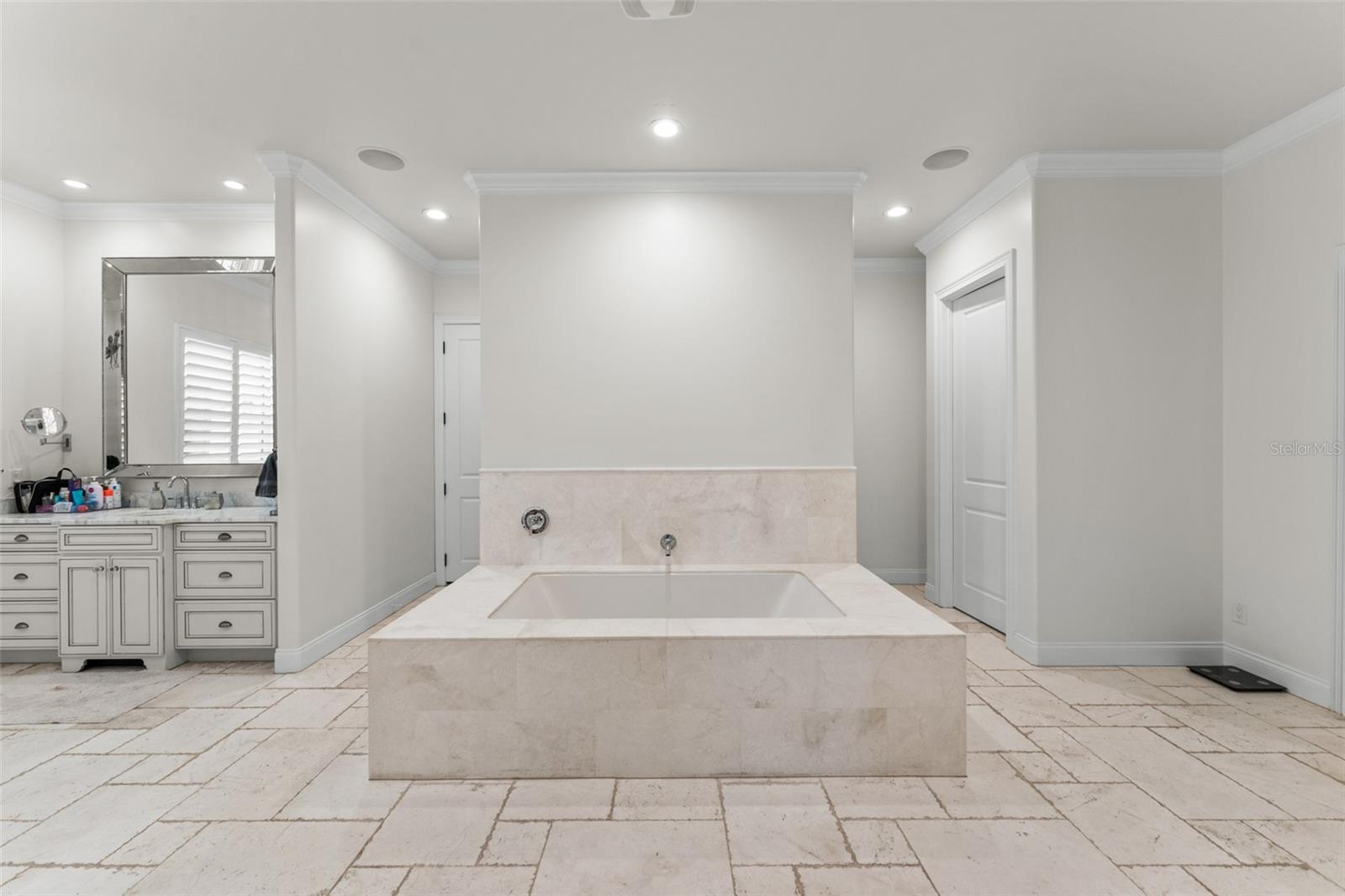 O6334835 Property Photo