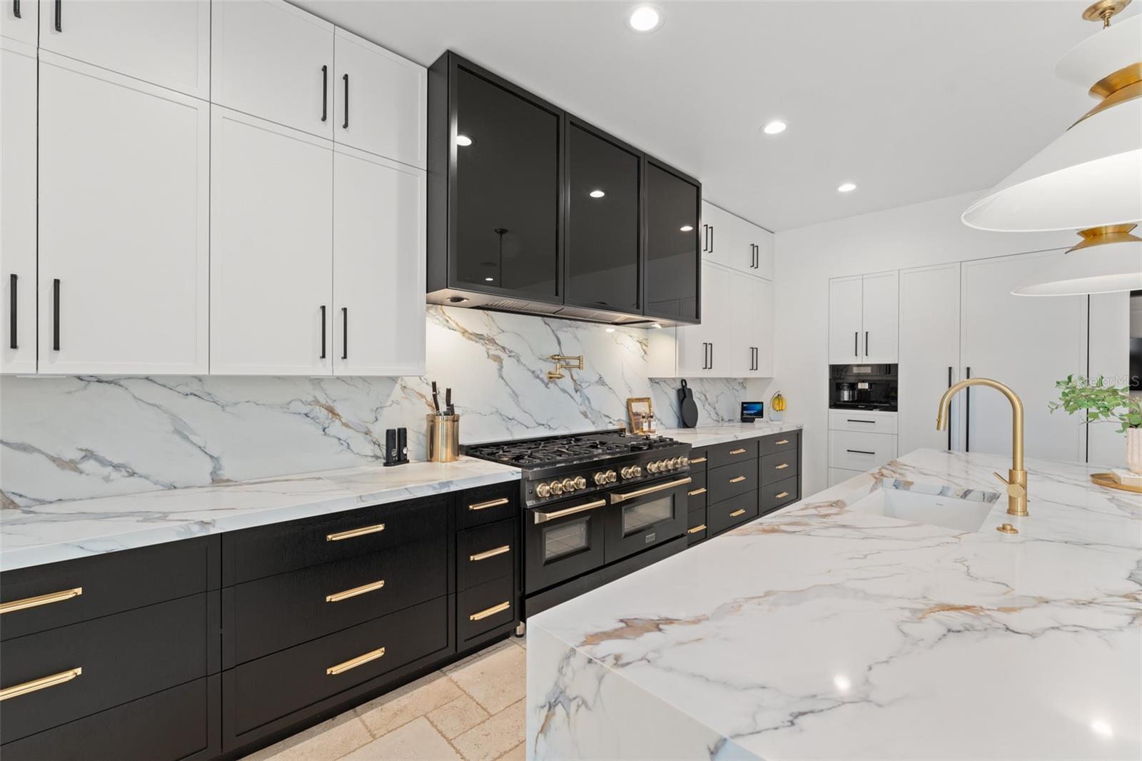 O6334835 Property Photo