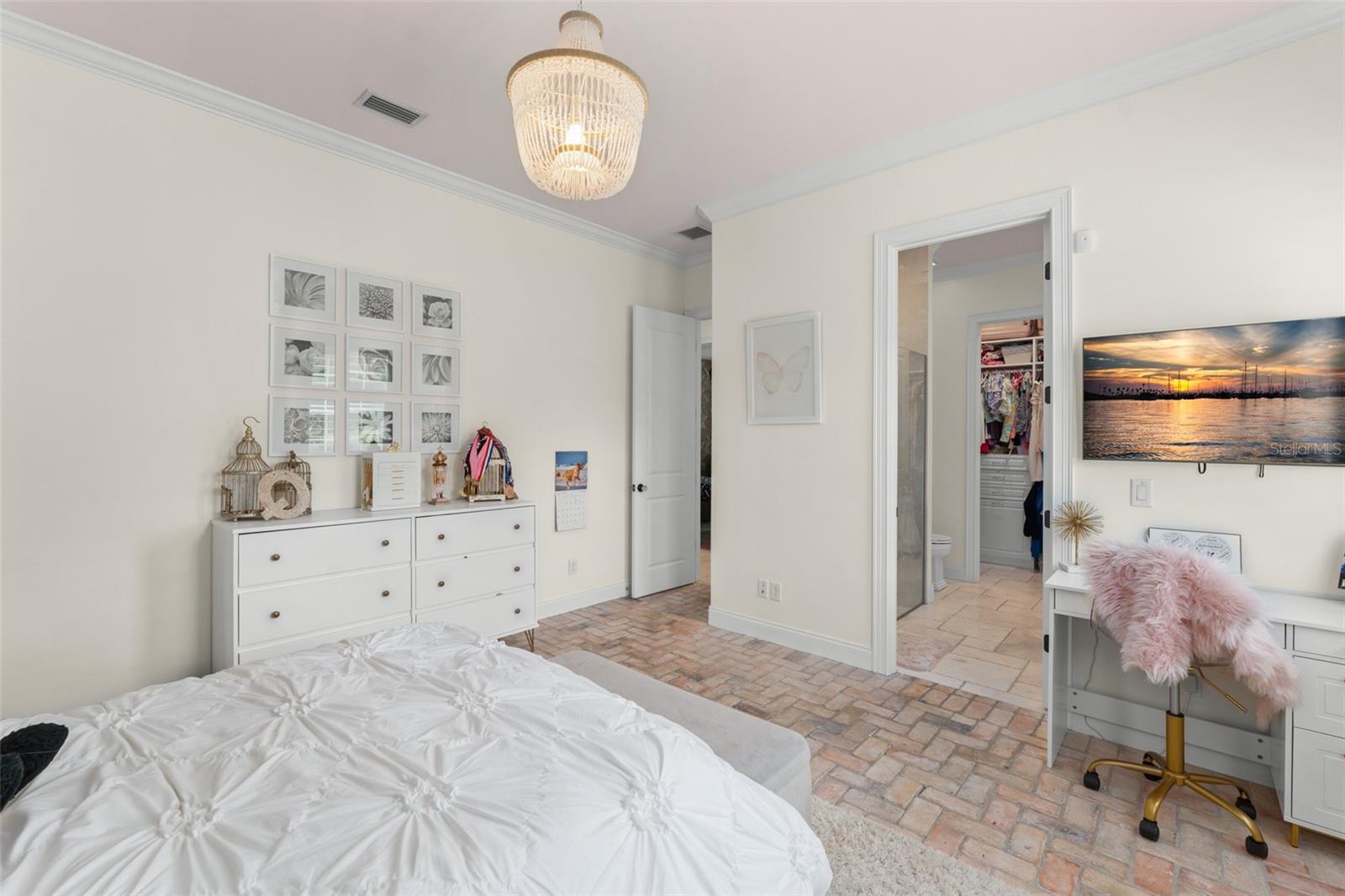 O6334835 Property Photo