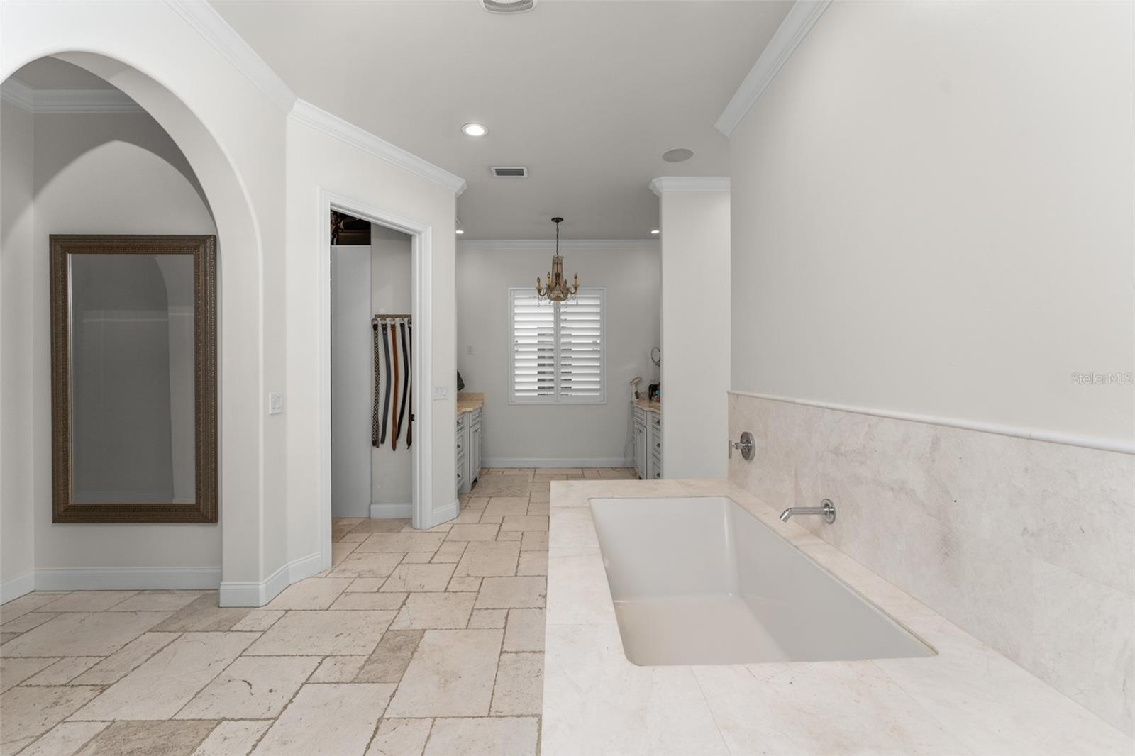 O6334835 Property Photo