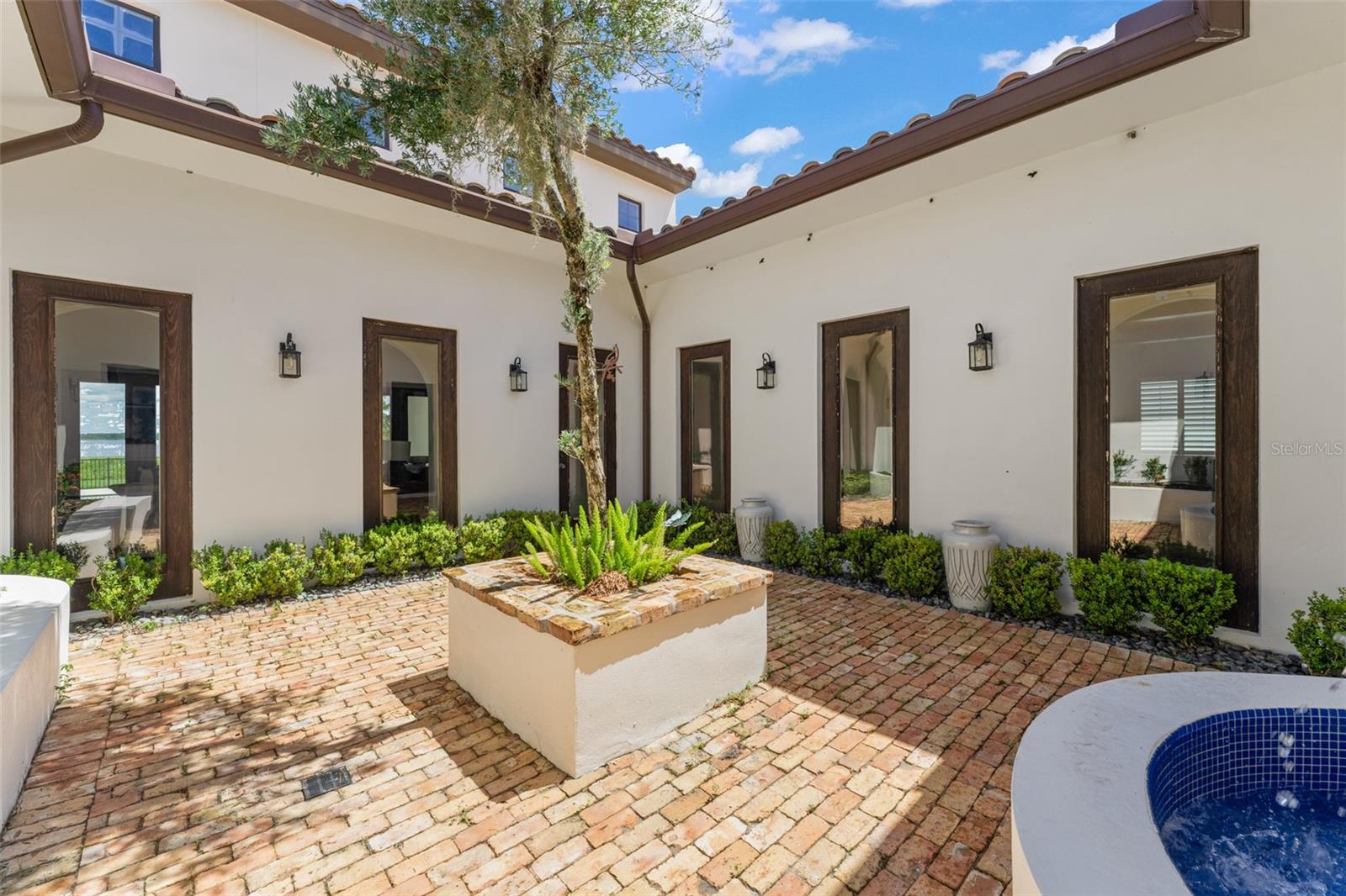 O6334835 Property Photo