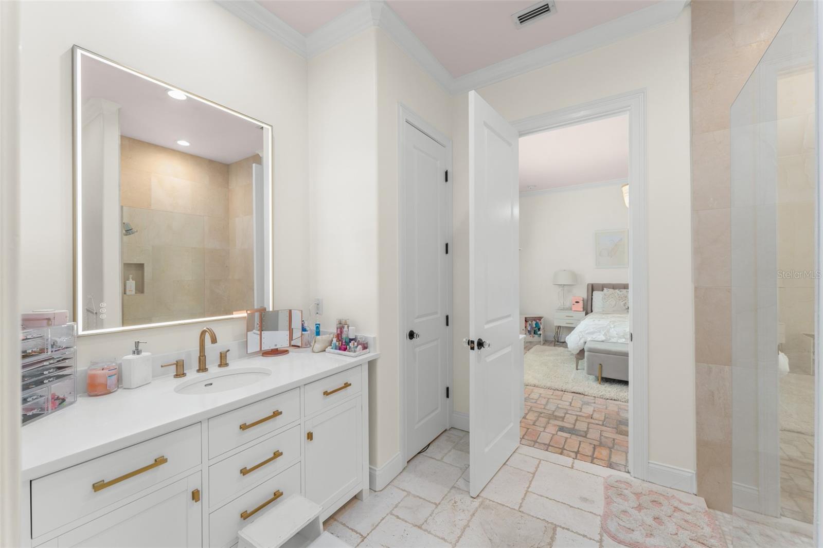 O6334835 Property Photo