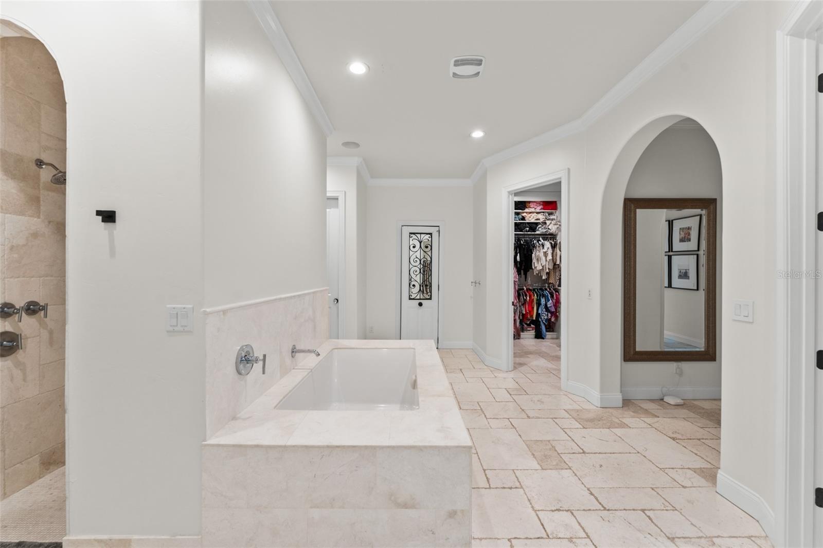 O6334835 Property Photo