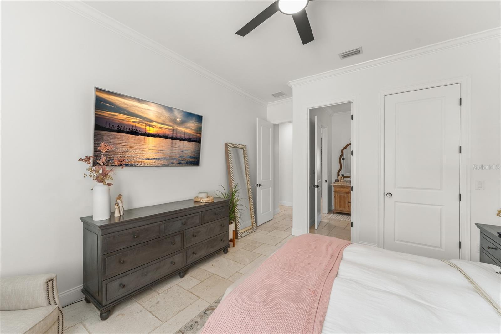 O6334835 Property Photo