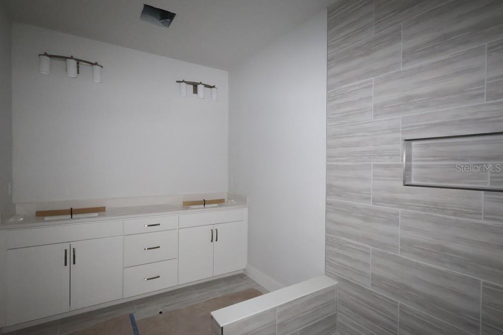 TB8416204 Property Photo