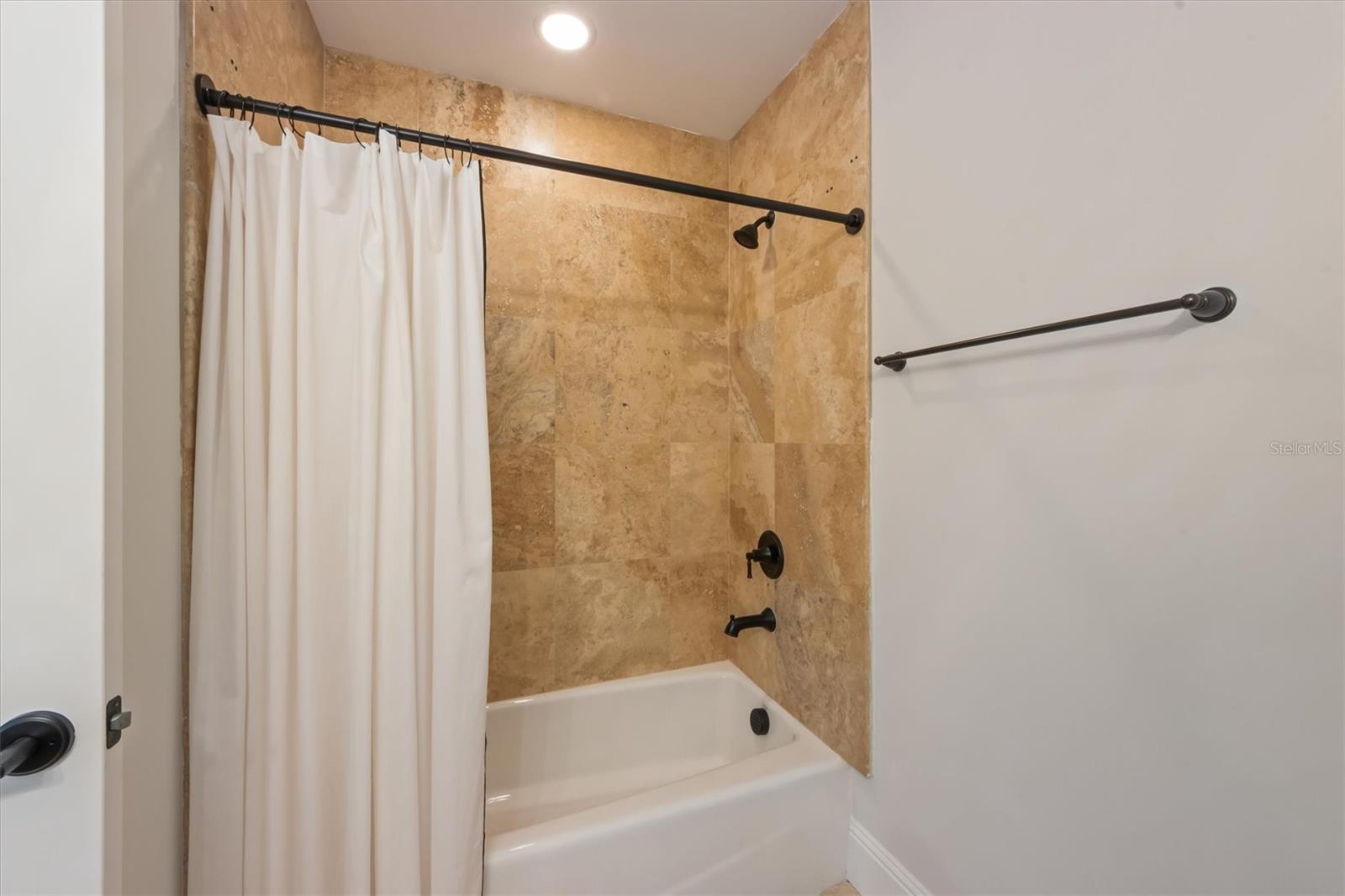 A4661670 Property Photo