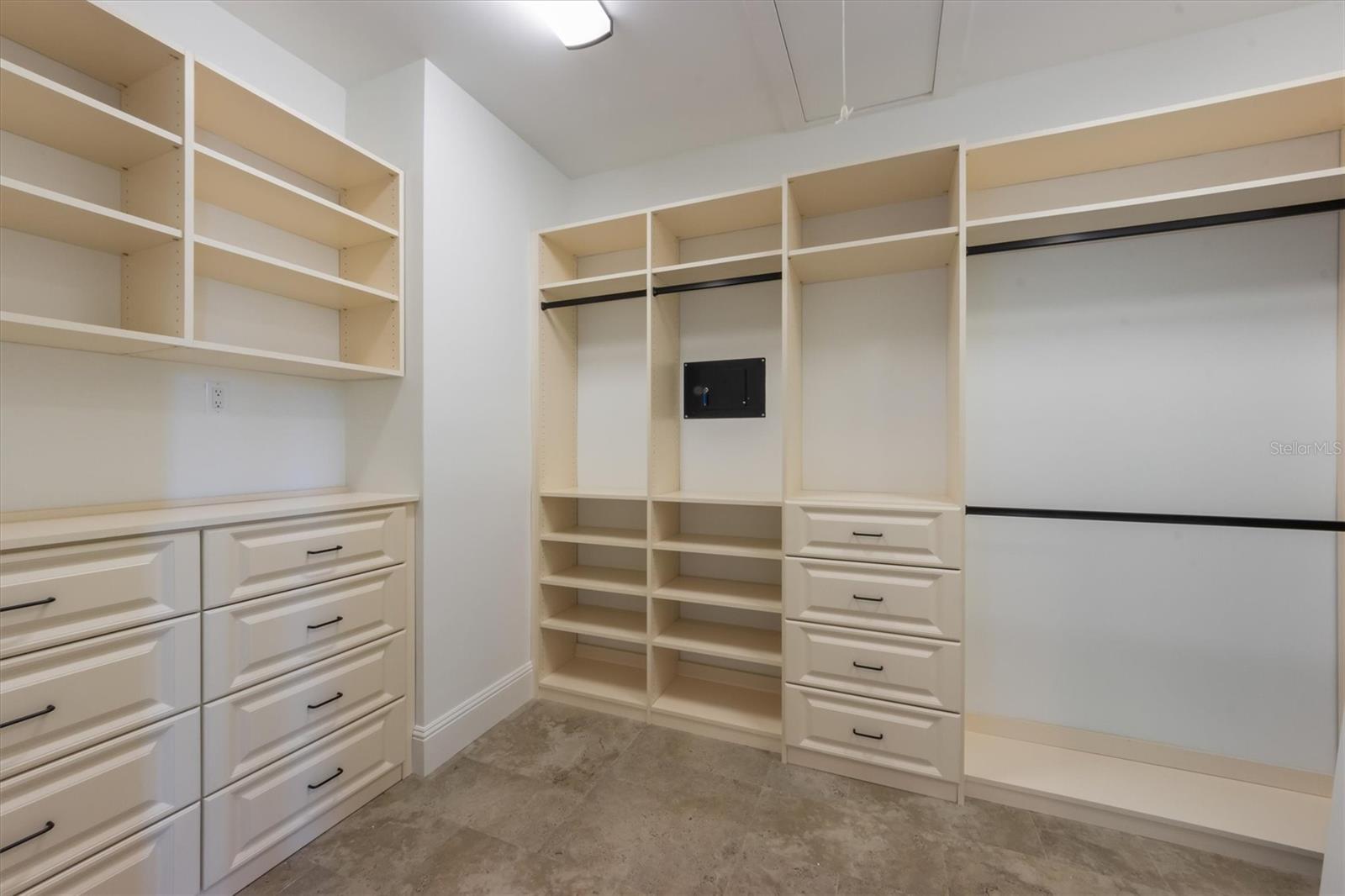 A4661670 Property Photo