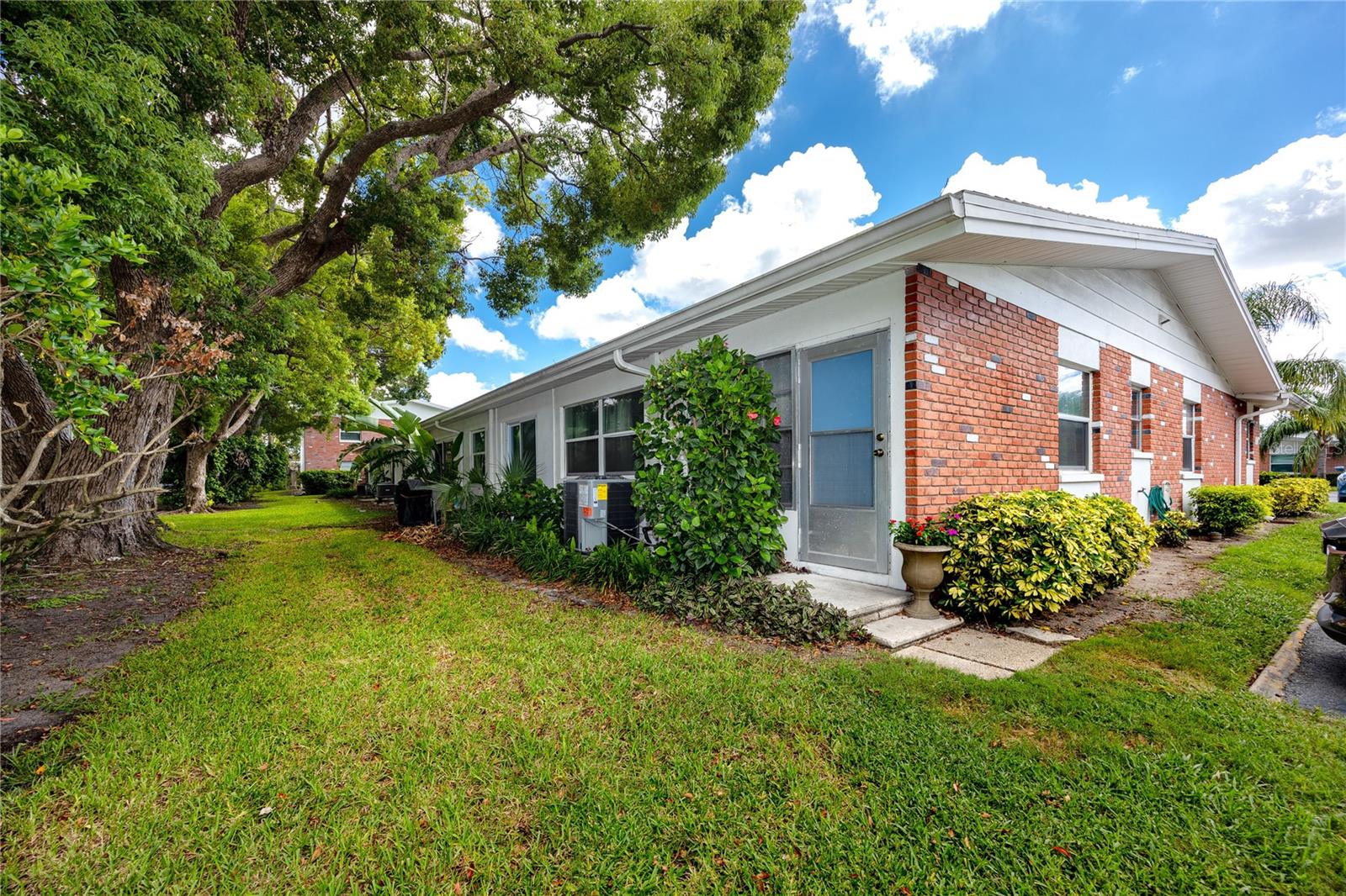 400 BRANDY WINE DR #400, LARGO, FL, 33771