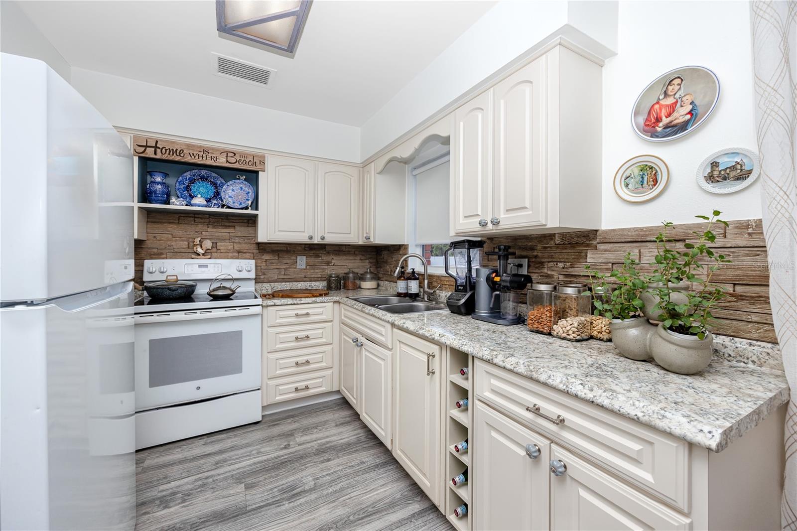 400 BRANDY WINE DR #400, LARGO, FL, 33771