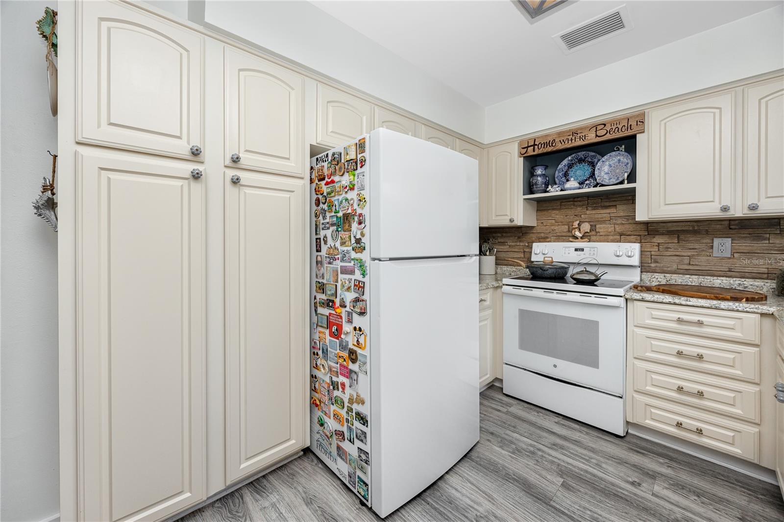 400 BRANDY WINE DR #400, LARGO, FL, 33771