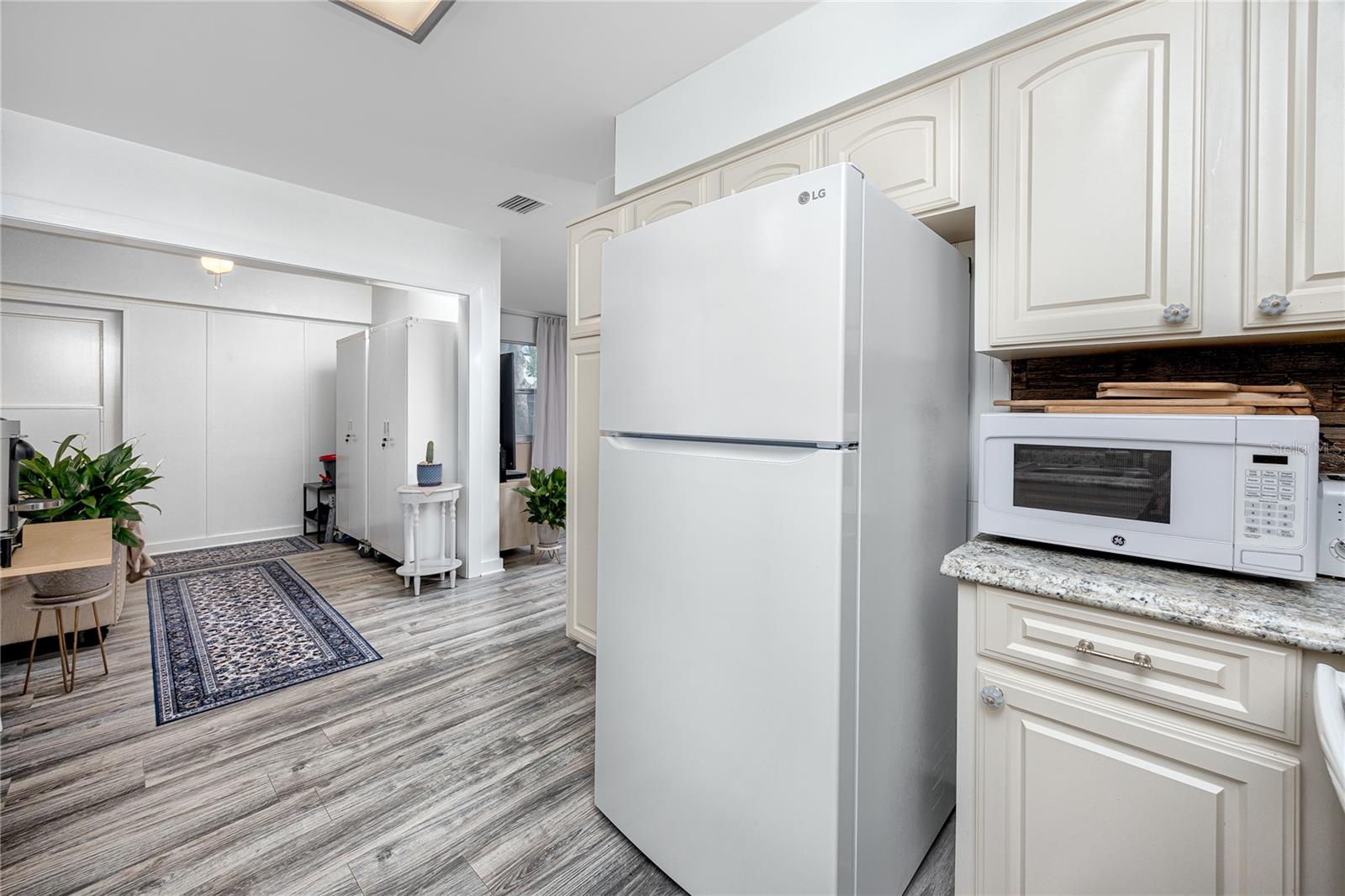 400 BRANDY WINE DR #400, LARGO, FL, 33771