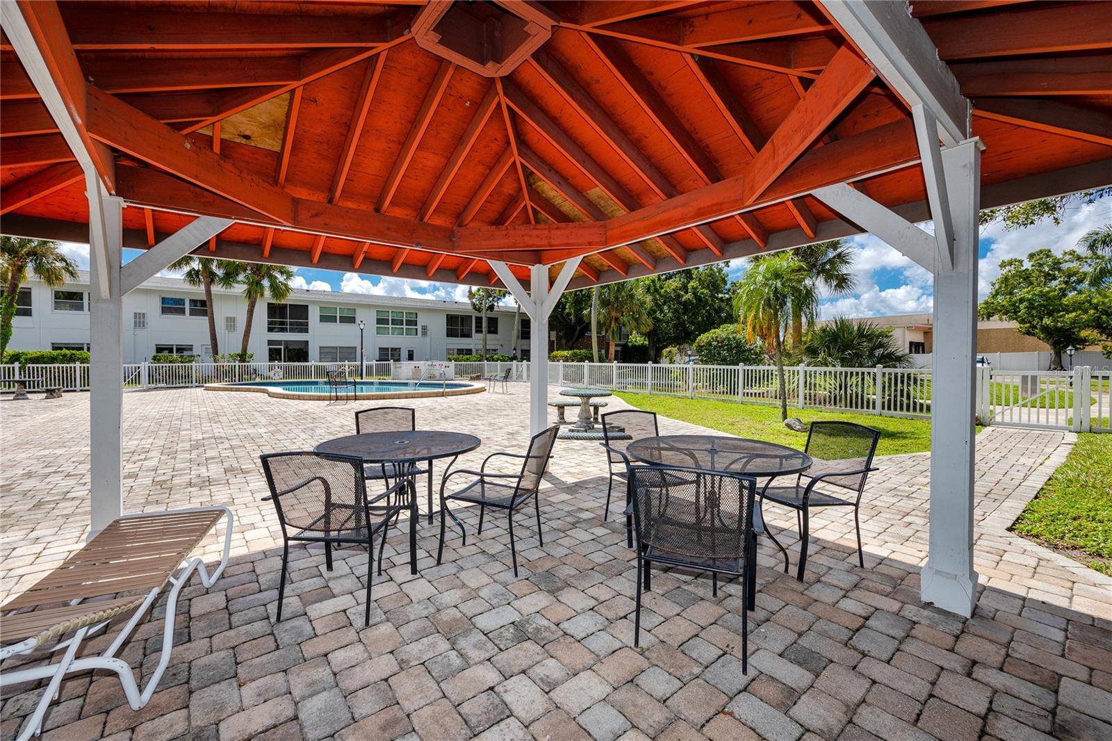 400 BRANDY WINE DR #400, LARGO, FL, 33771