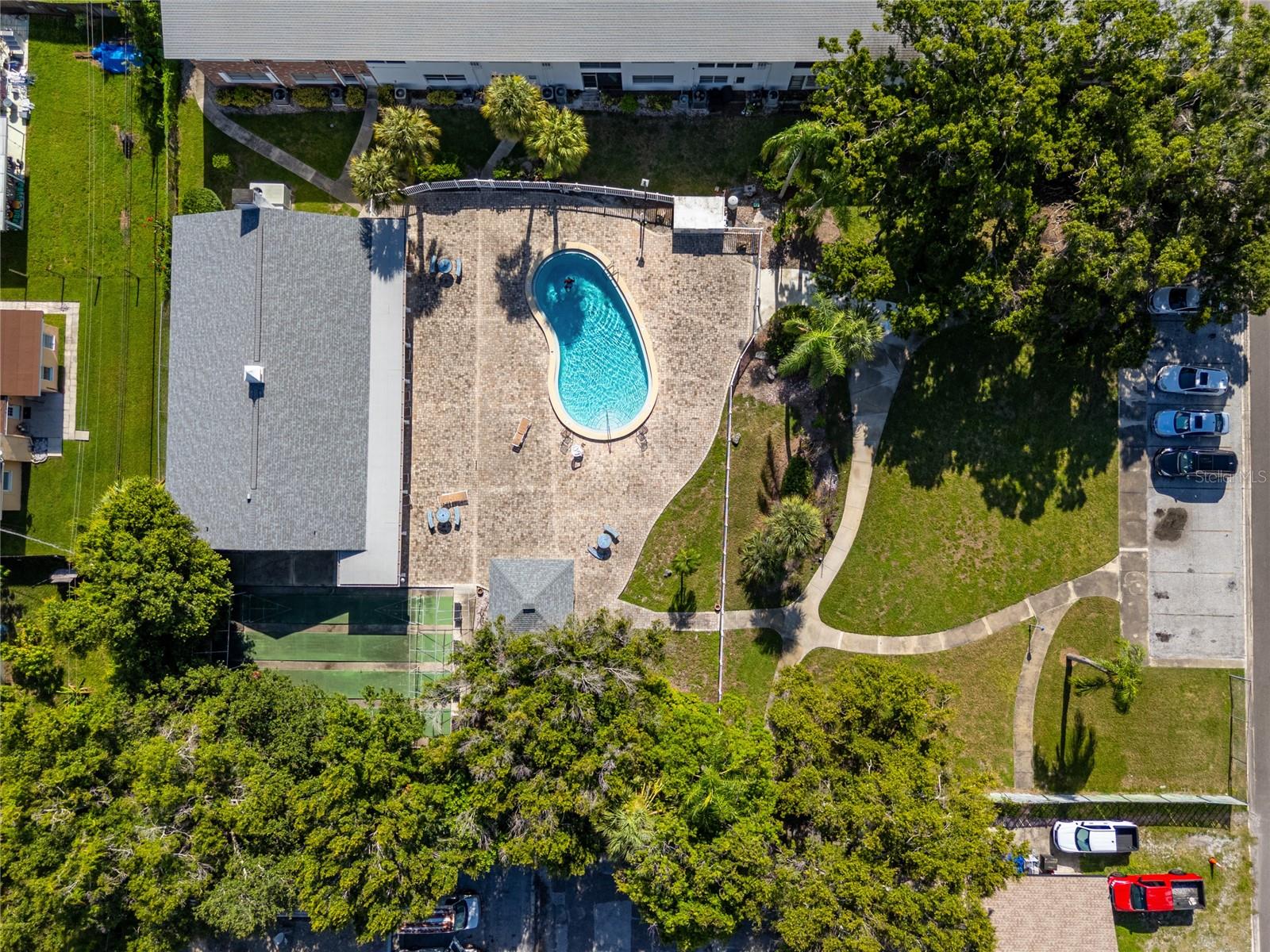 400 BRANDY WINE DR #400, LARGO, FL, 33771