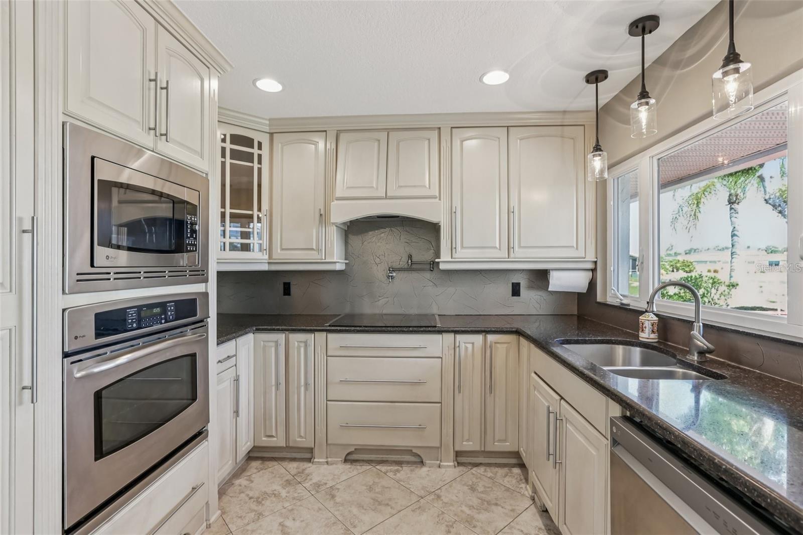 1717 DANBURY DR, SUN CITY CENTER, FL, 33573