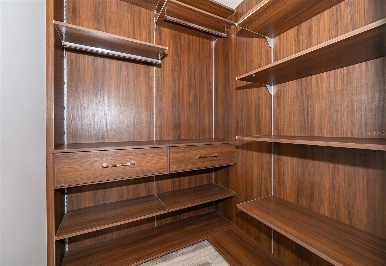 O6334958 Property Photo