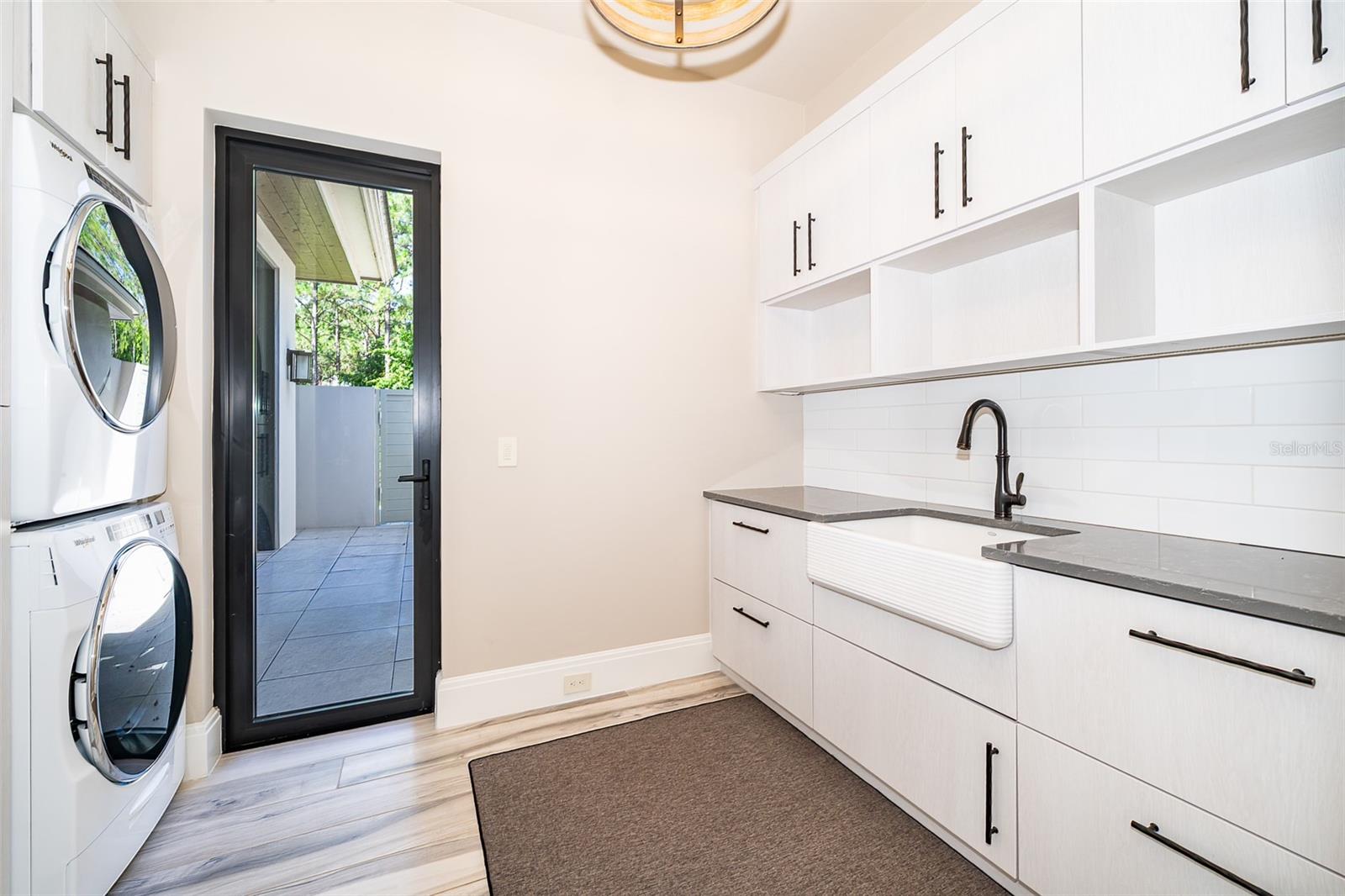 O6334958 Property Photo