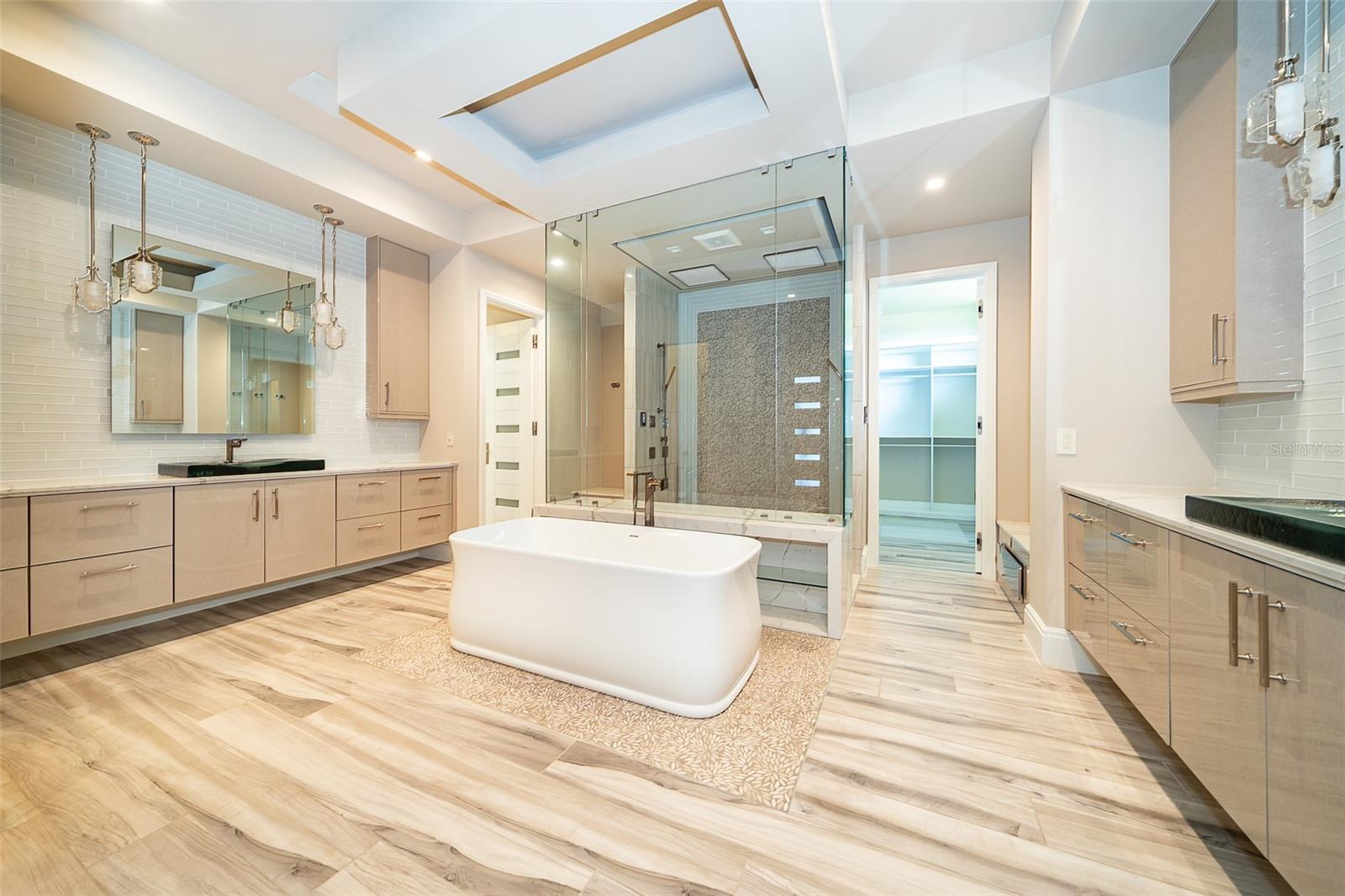 O6334958 Property Photo