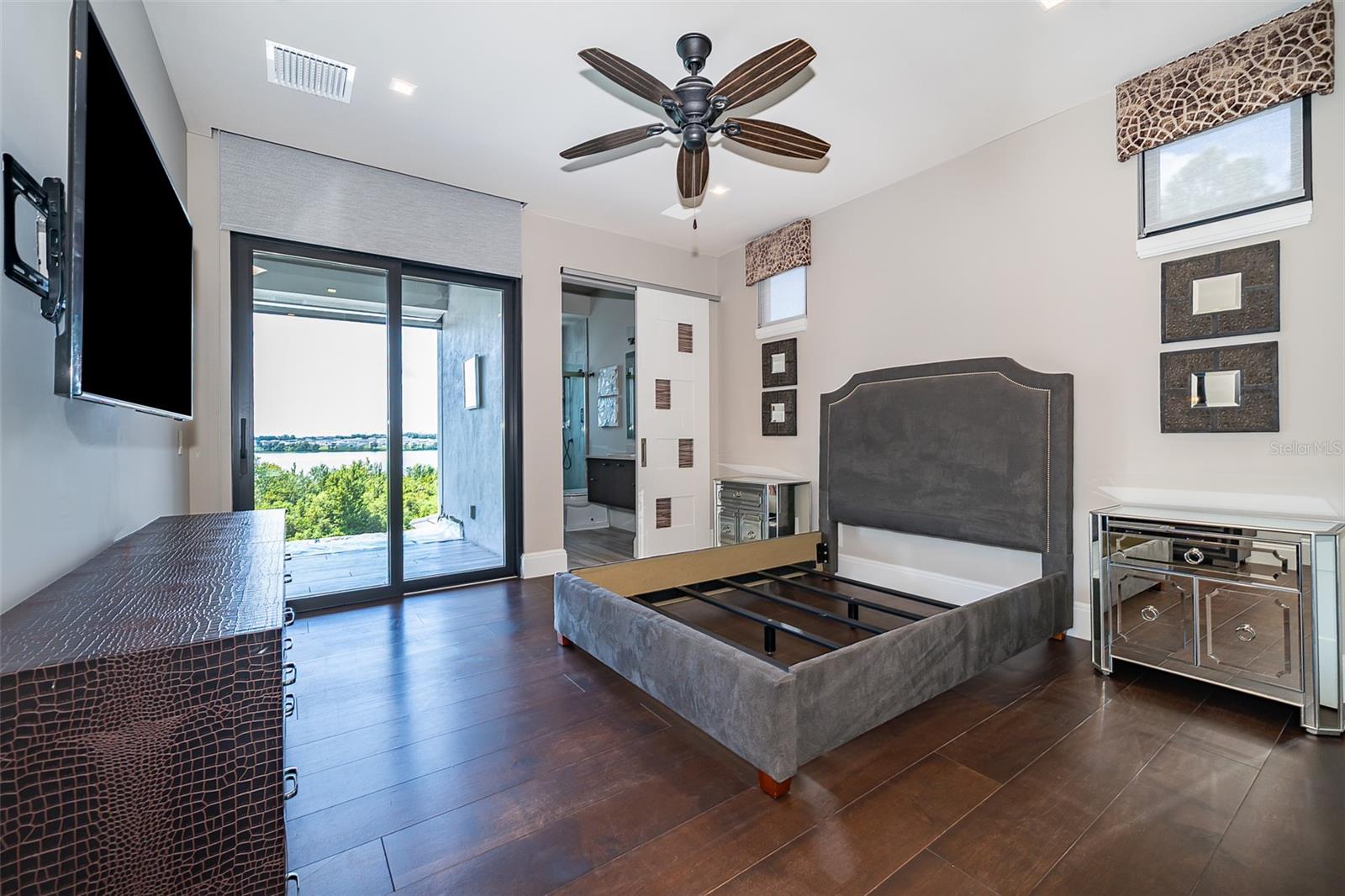 O6334958 Property Photo