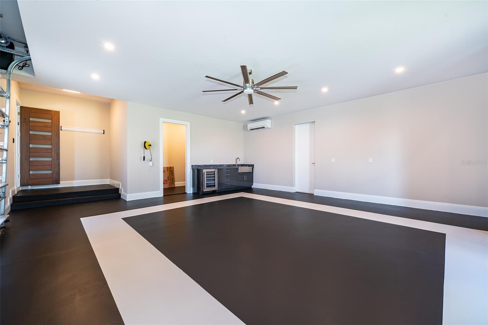 O6334958 Property Photo