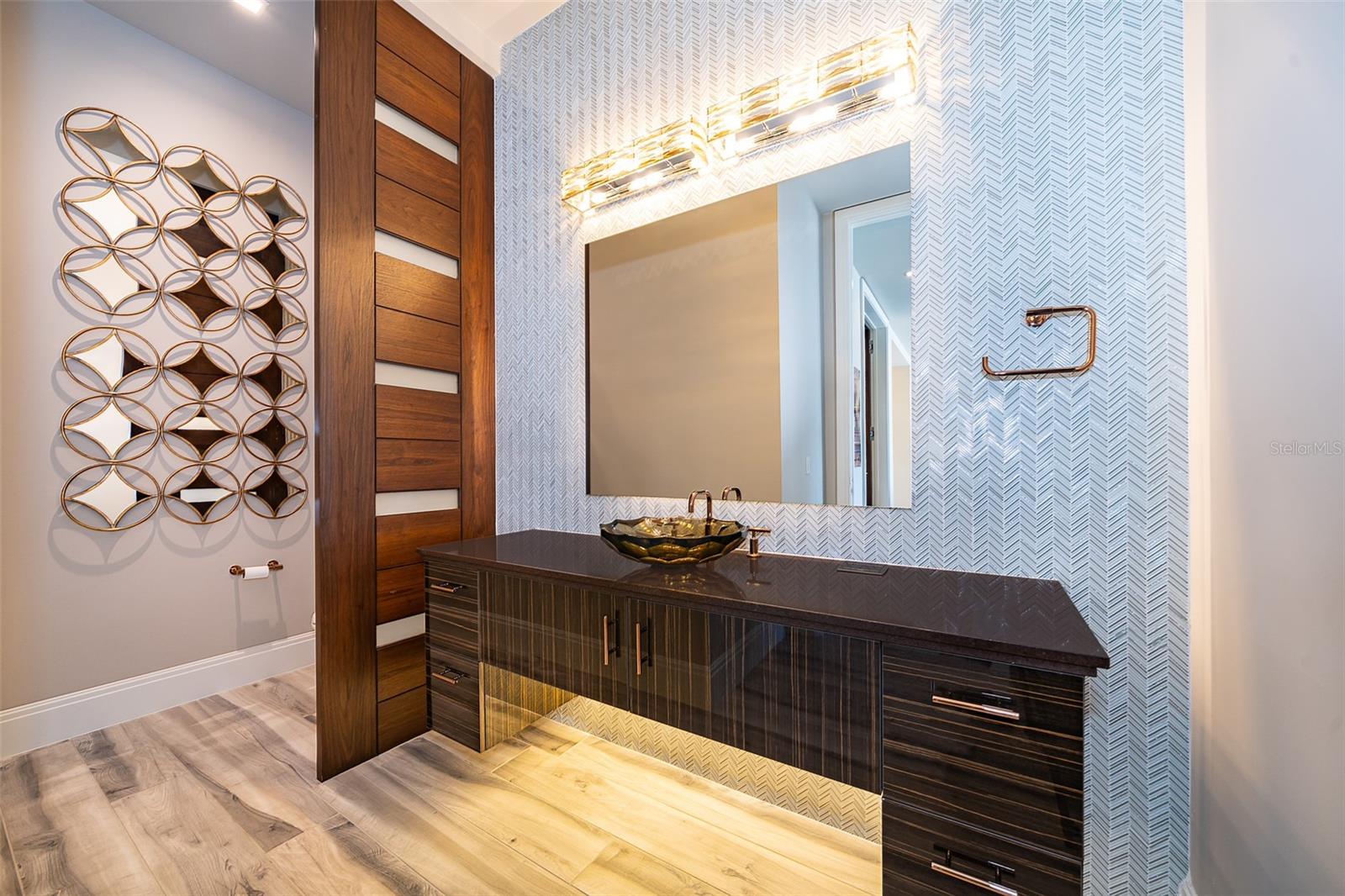 O6334958 Property Photo