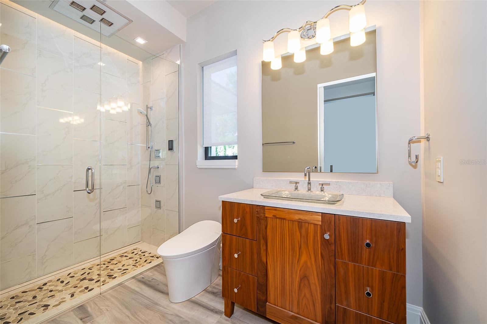 O6334958 Property Photo