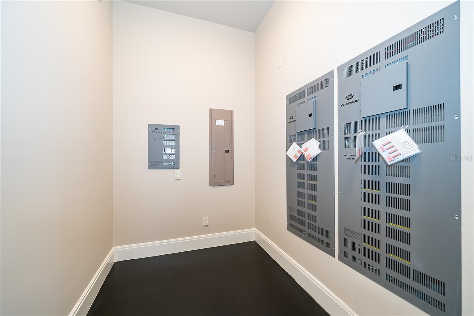 O6334958 Property Photo