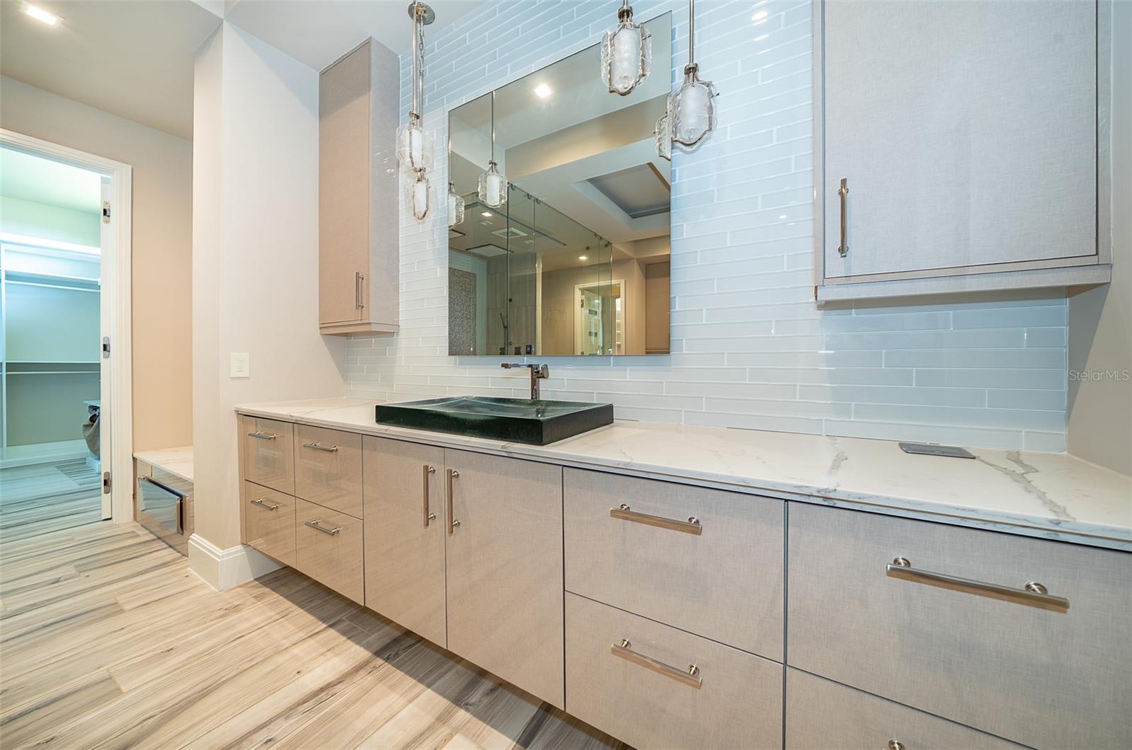 O6334958 Property Photo