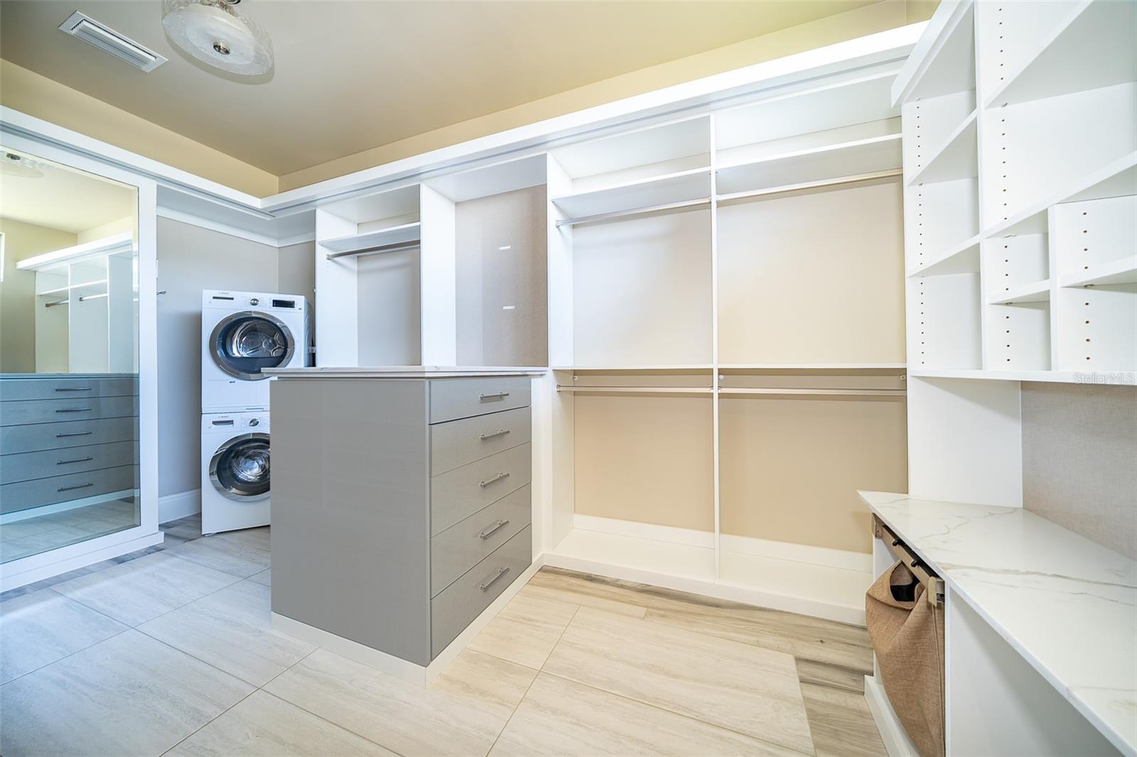 O6334958 Property Photo