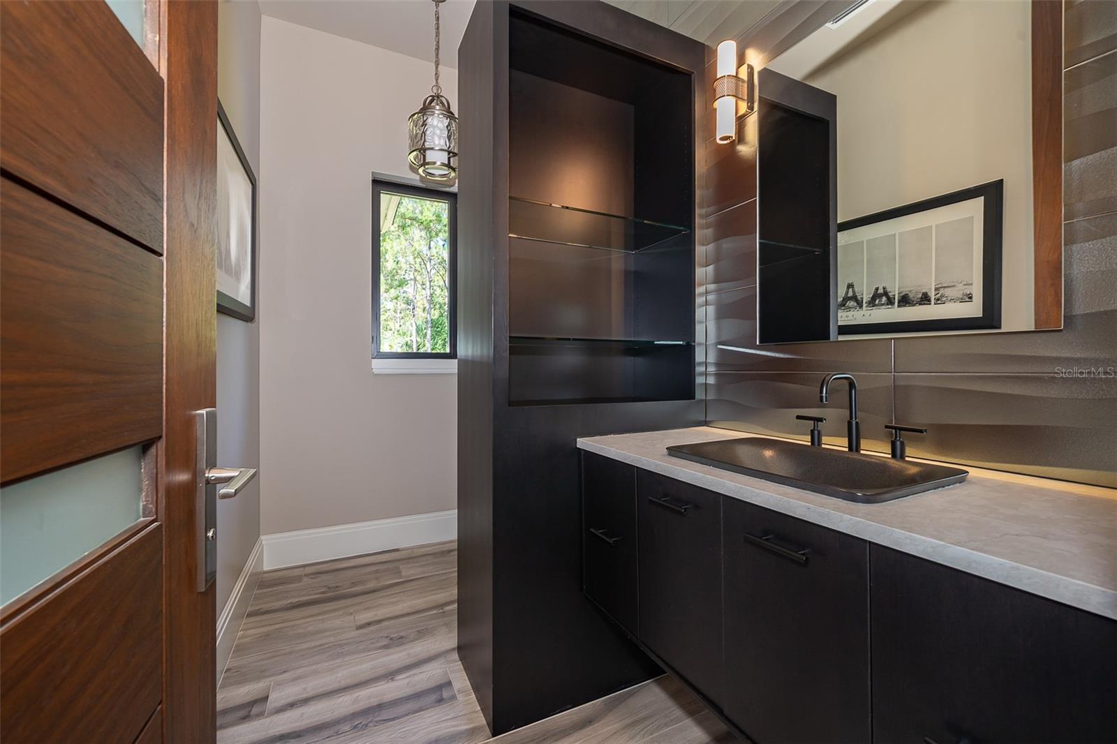 O6334958 Property Photo