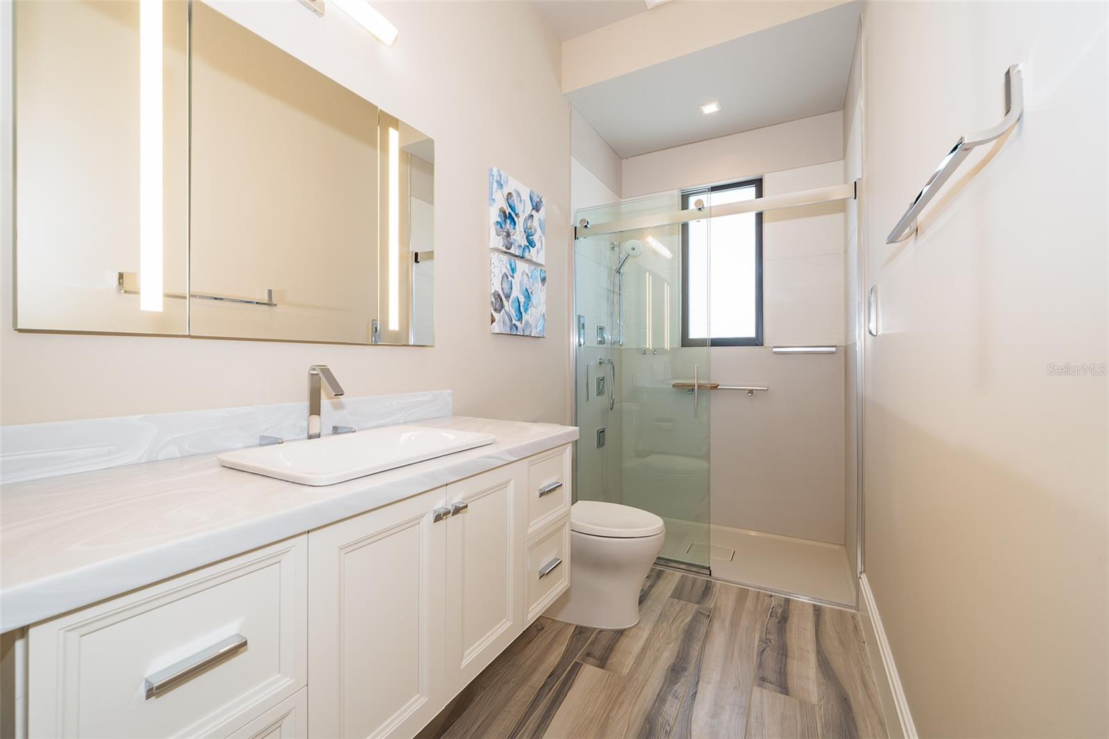 O6334958 Property Photo