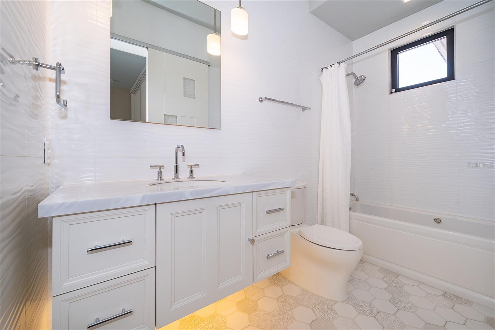 O6334958 Property Photo