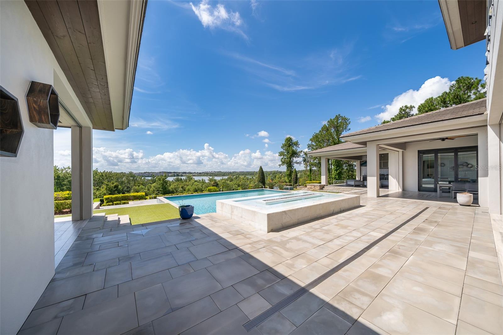 O6334958 Property Photo