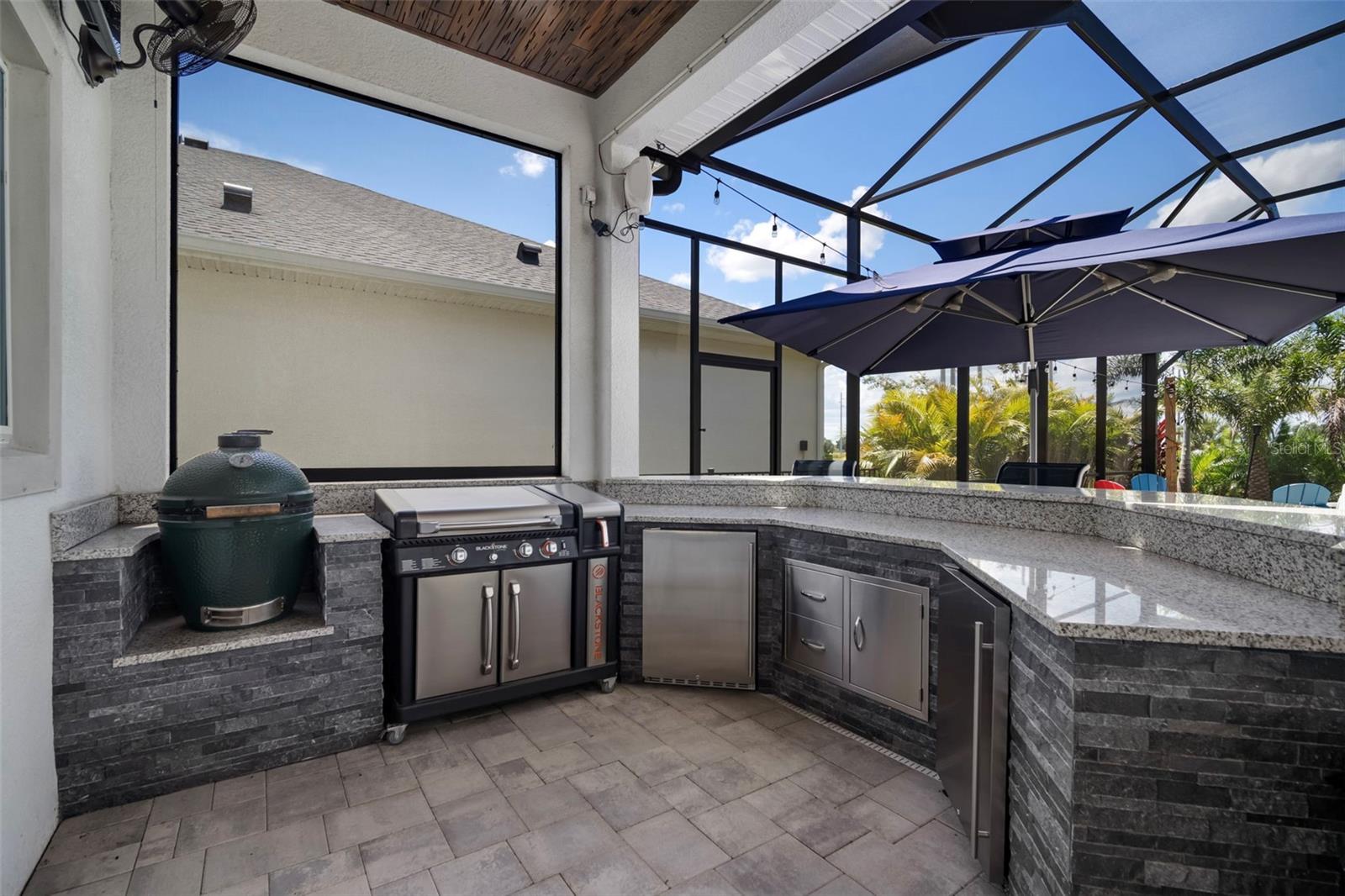 Outdoor Kitchen/Bar
