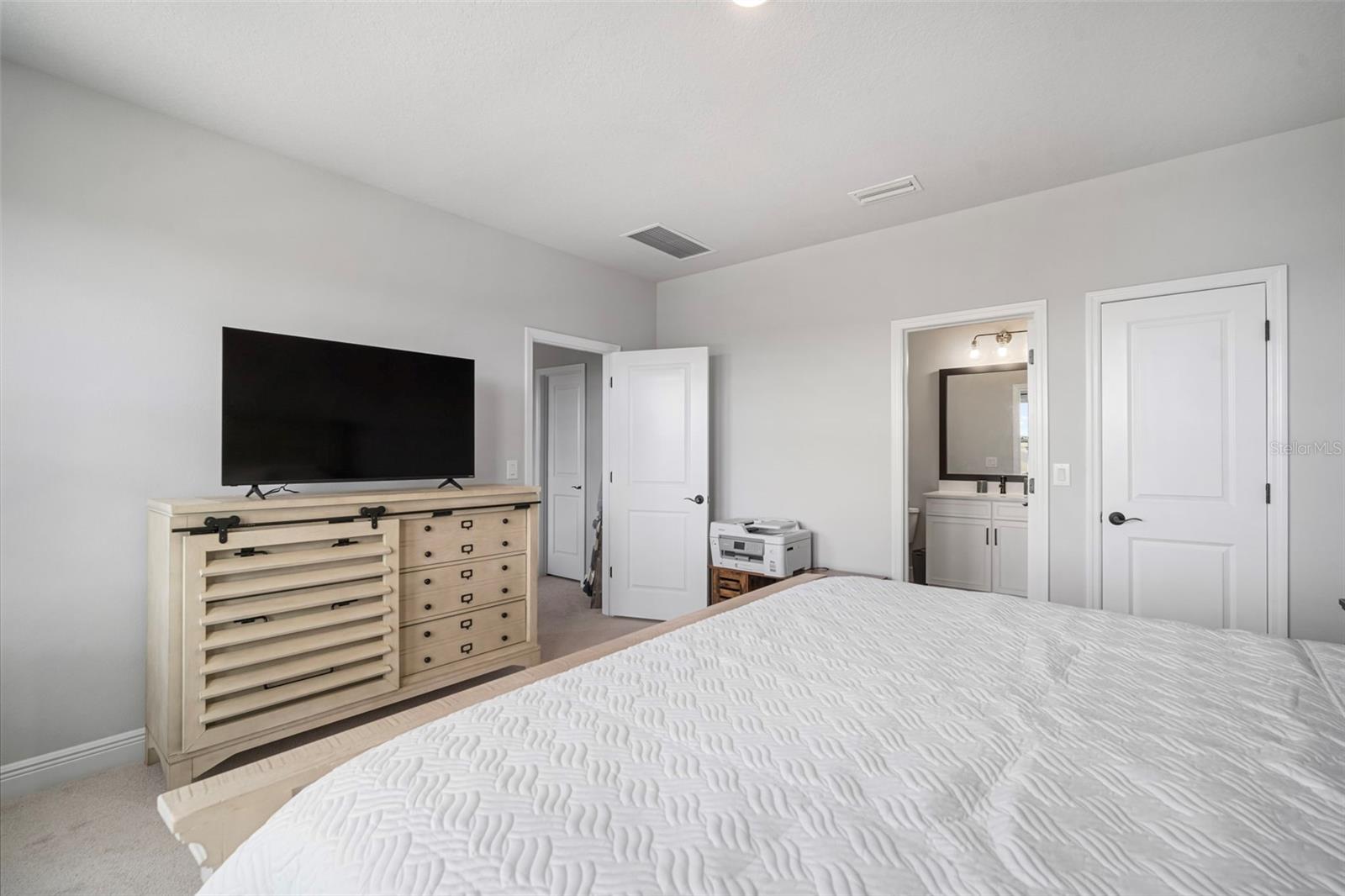 Junior Suite with full bathroom and walk in closet