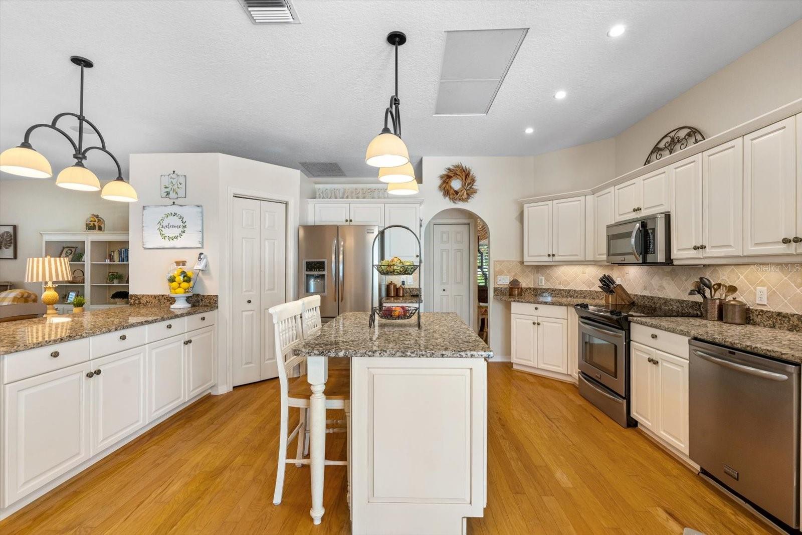 A4661728 Property Photo