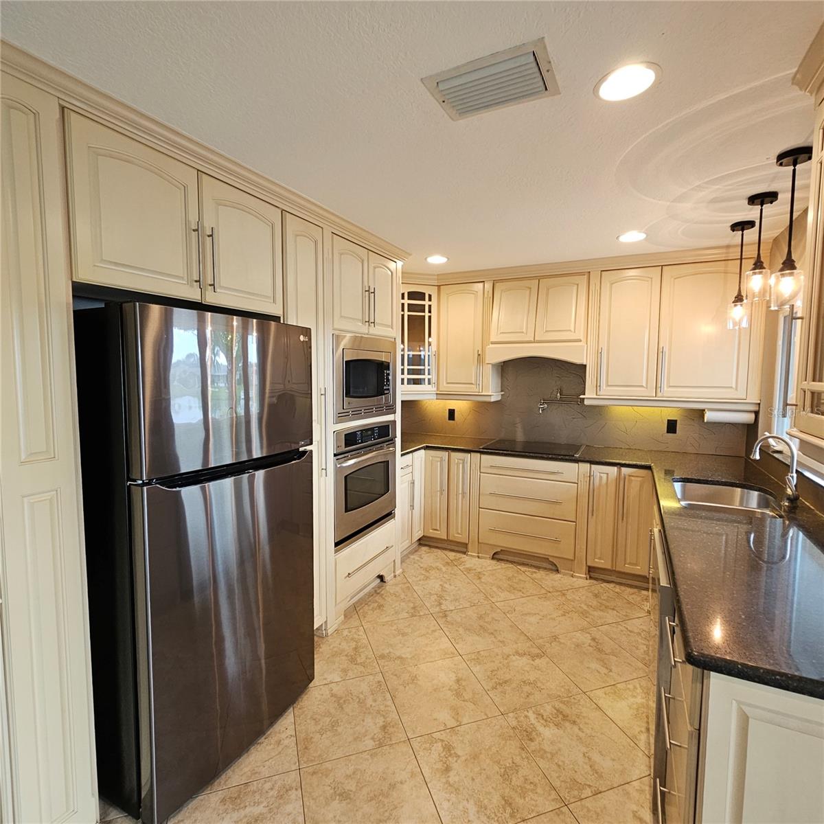 1717 DANBURY DR, SUN CITY CENTER, FL, 33573