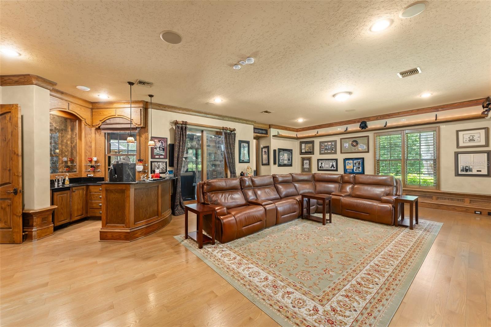 O6335062 Property Photo