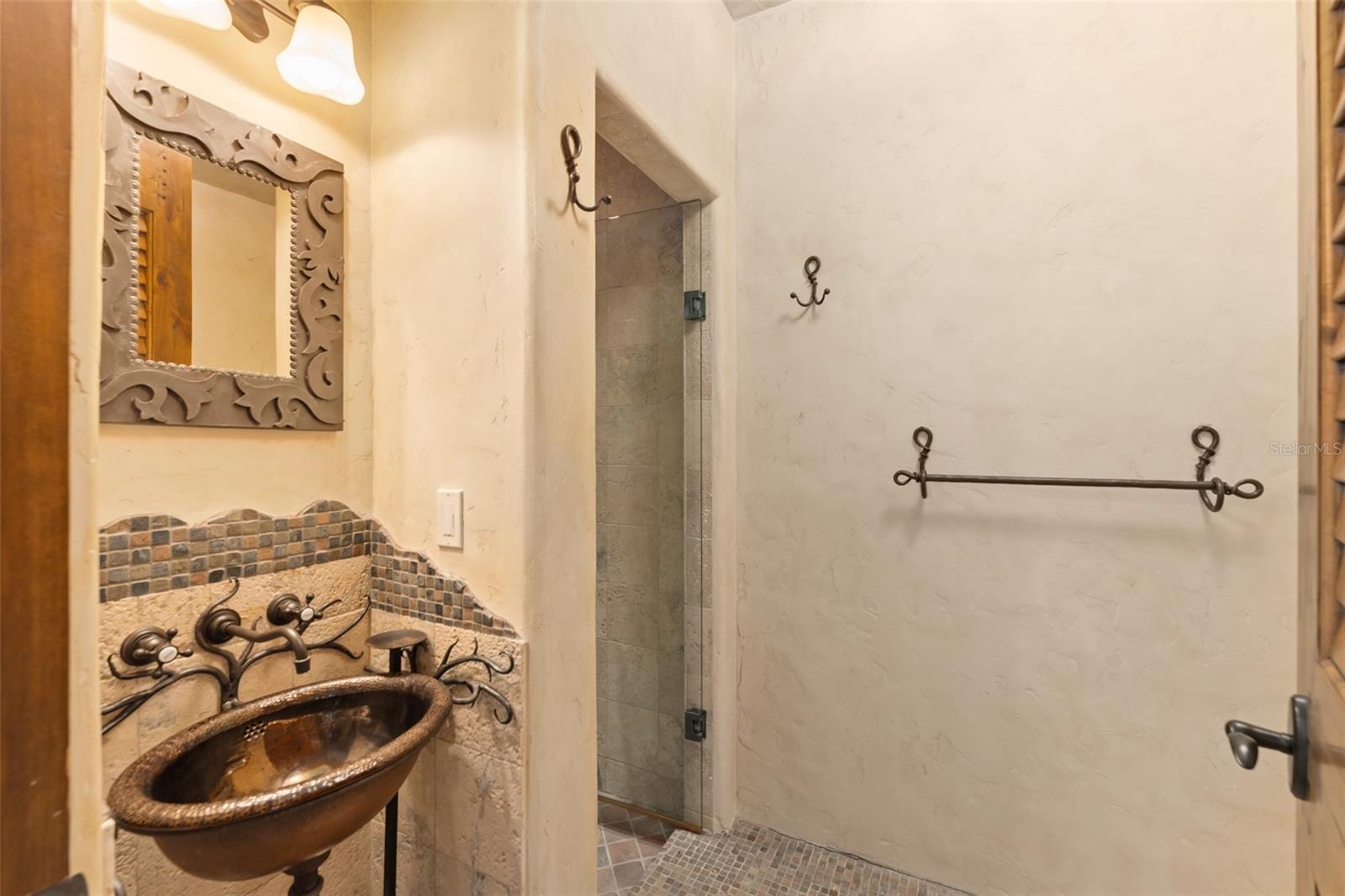 O6335062 Property Photo