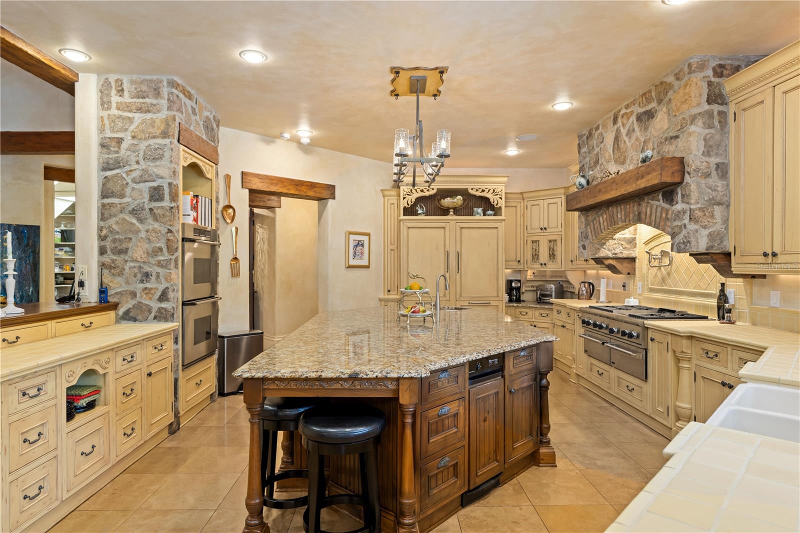 O6335062 Property Photo