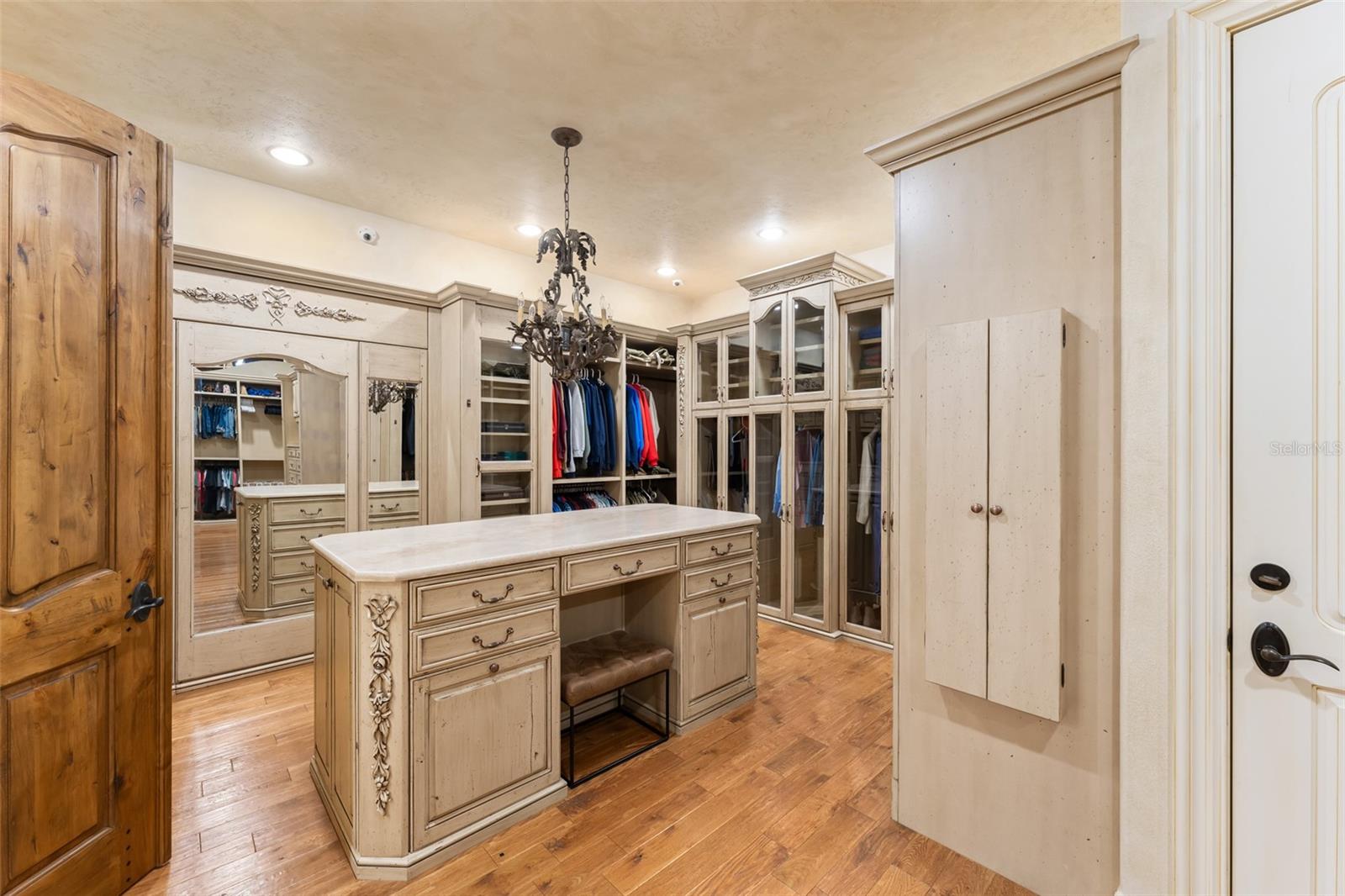 O6335062 Property Photo