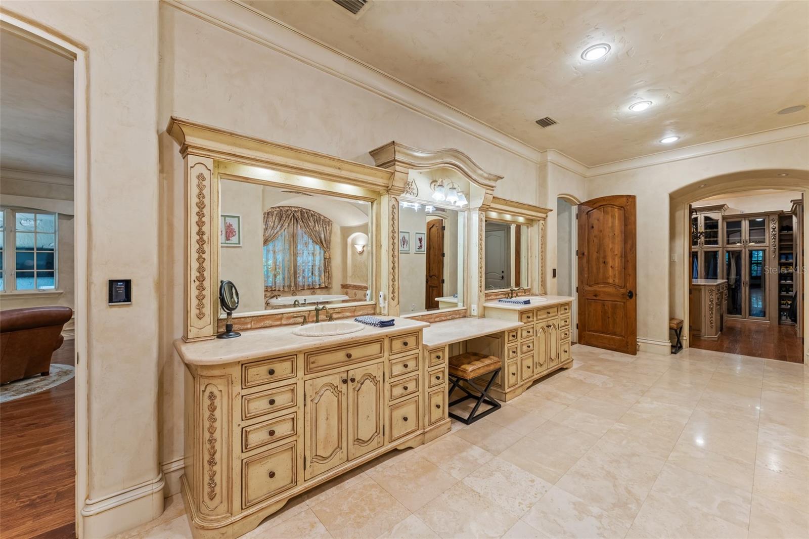 O6335062 Property Photo