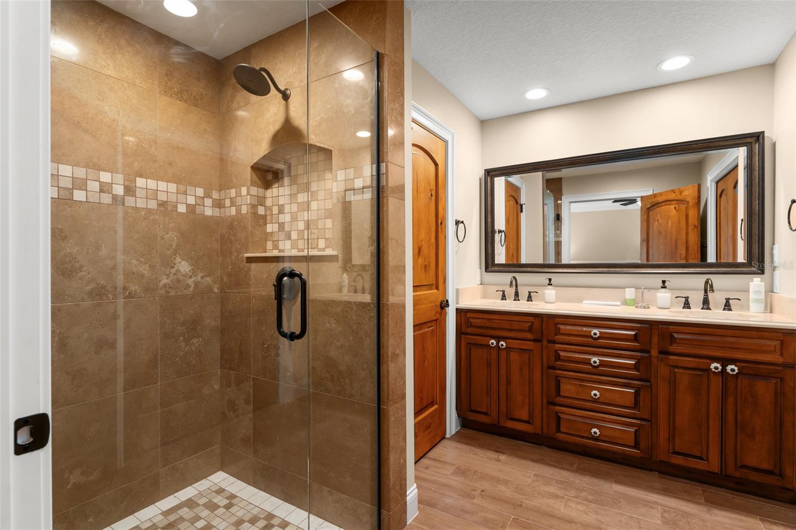 O6335062 Property Photo