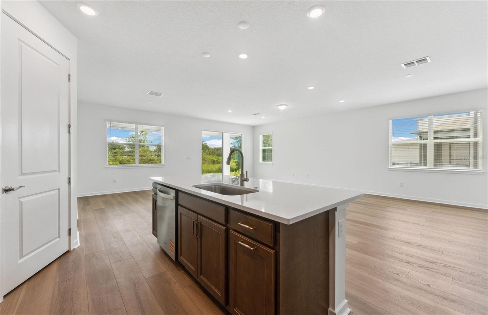 Center Island w/Storage