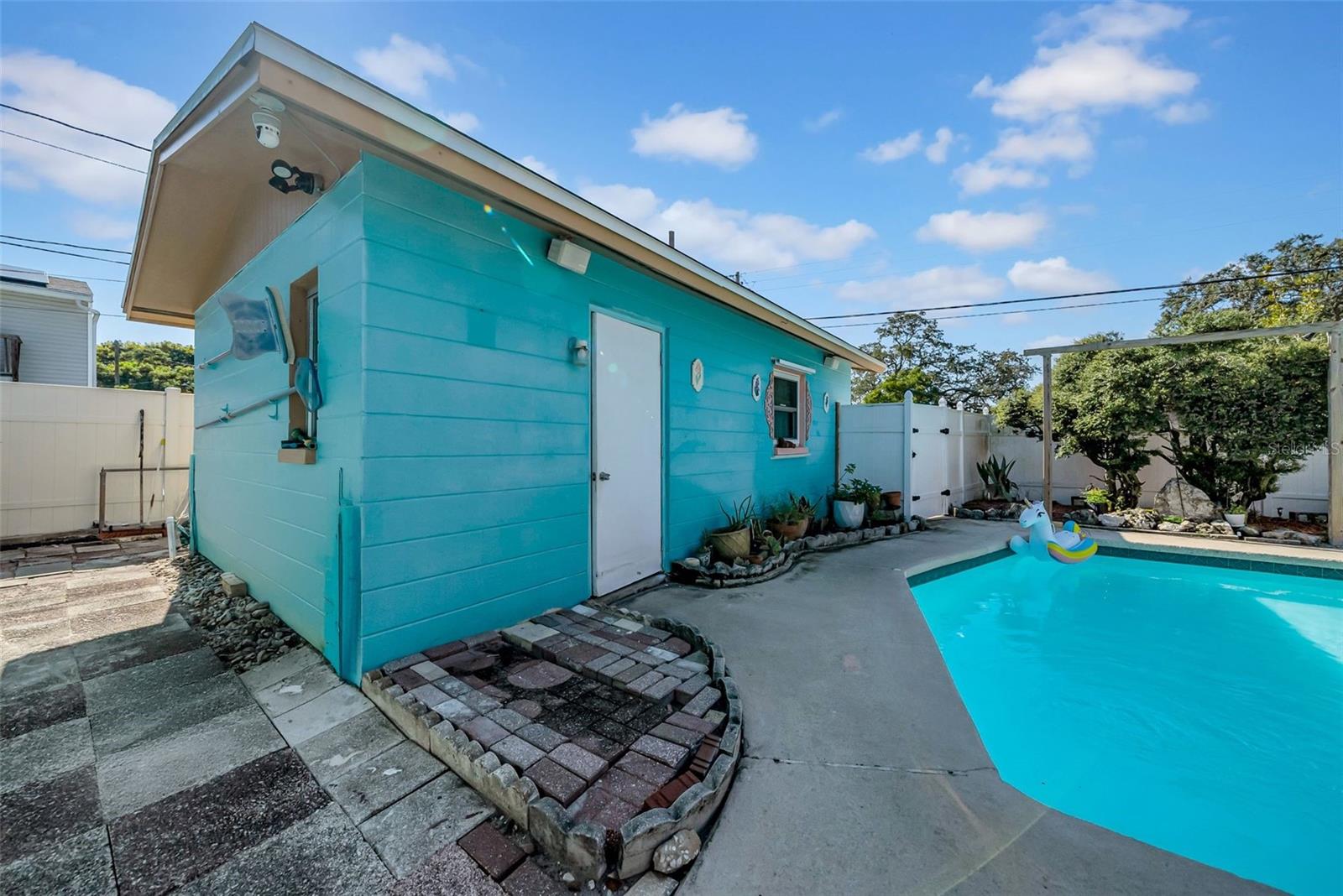 1 Car Detached garage