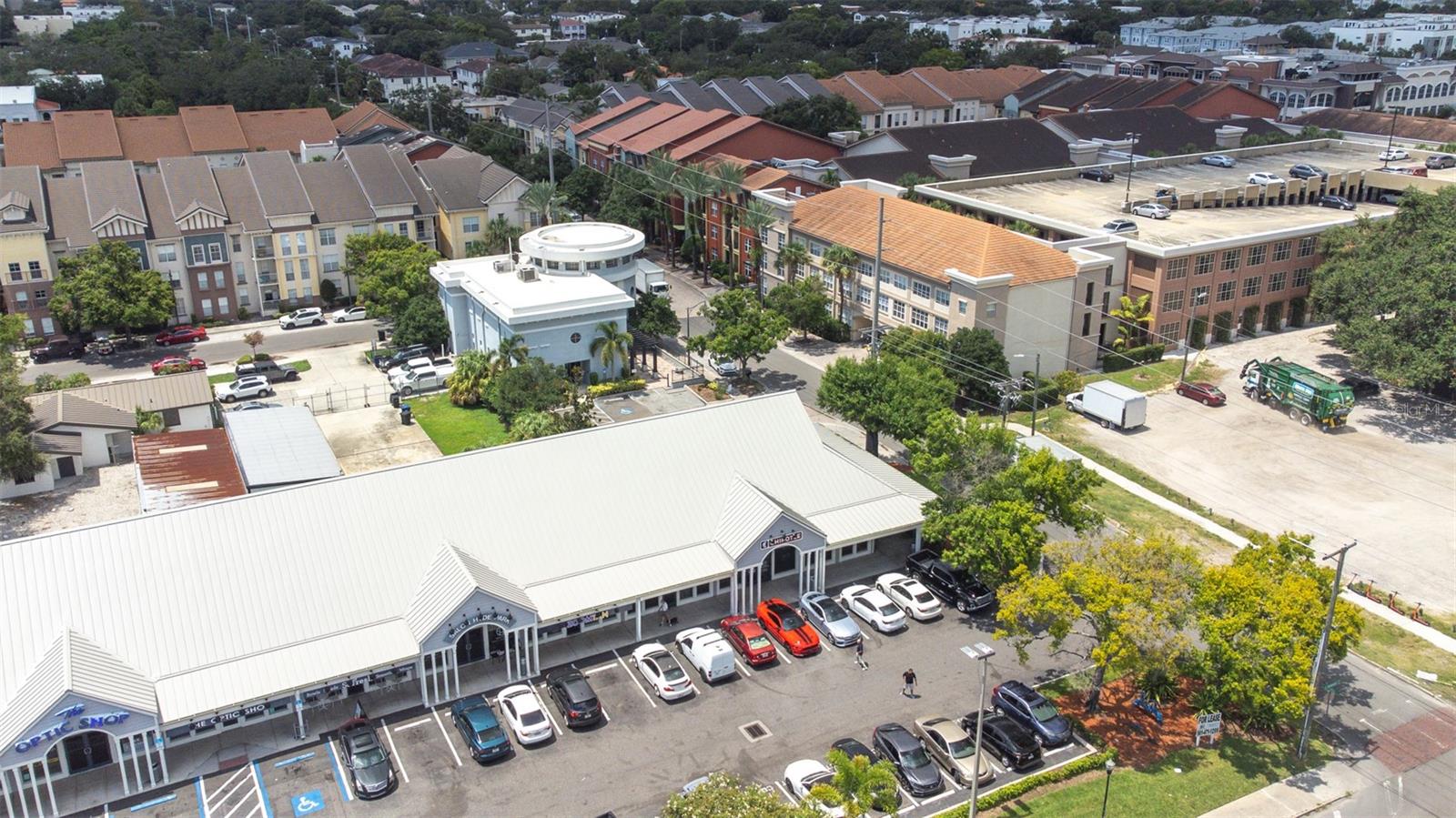 Restaurant Plaza within walking distance