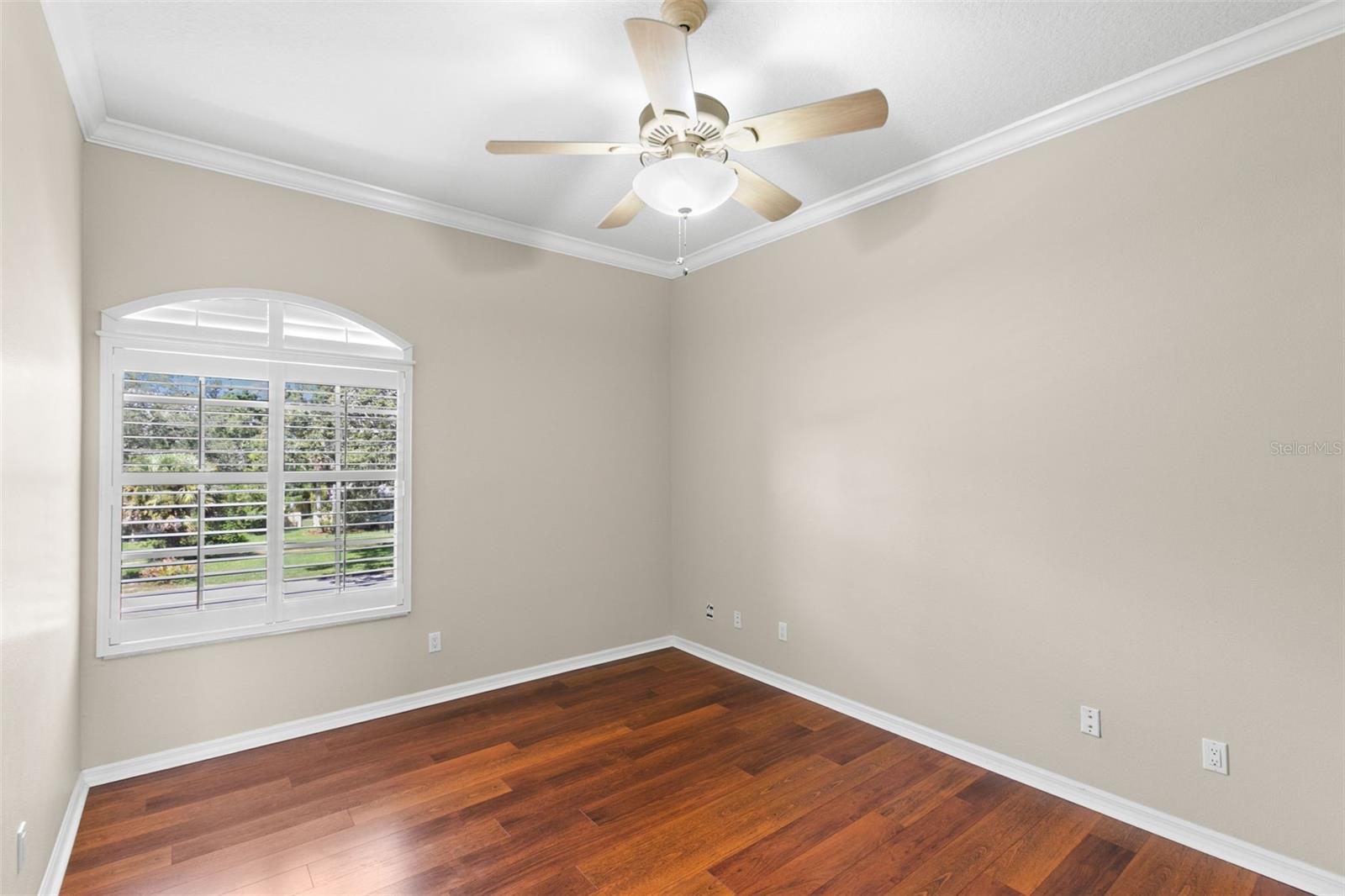 Additional guest bedroom