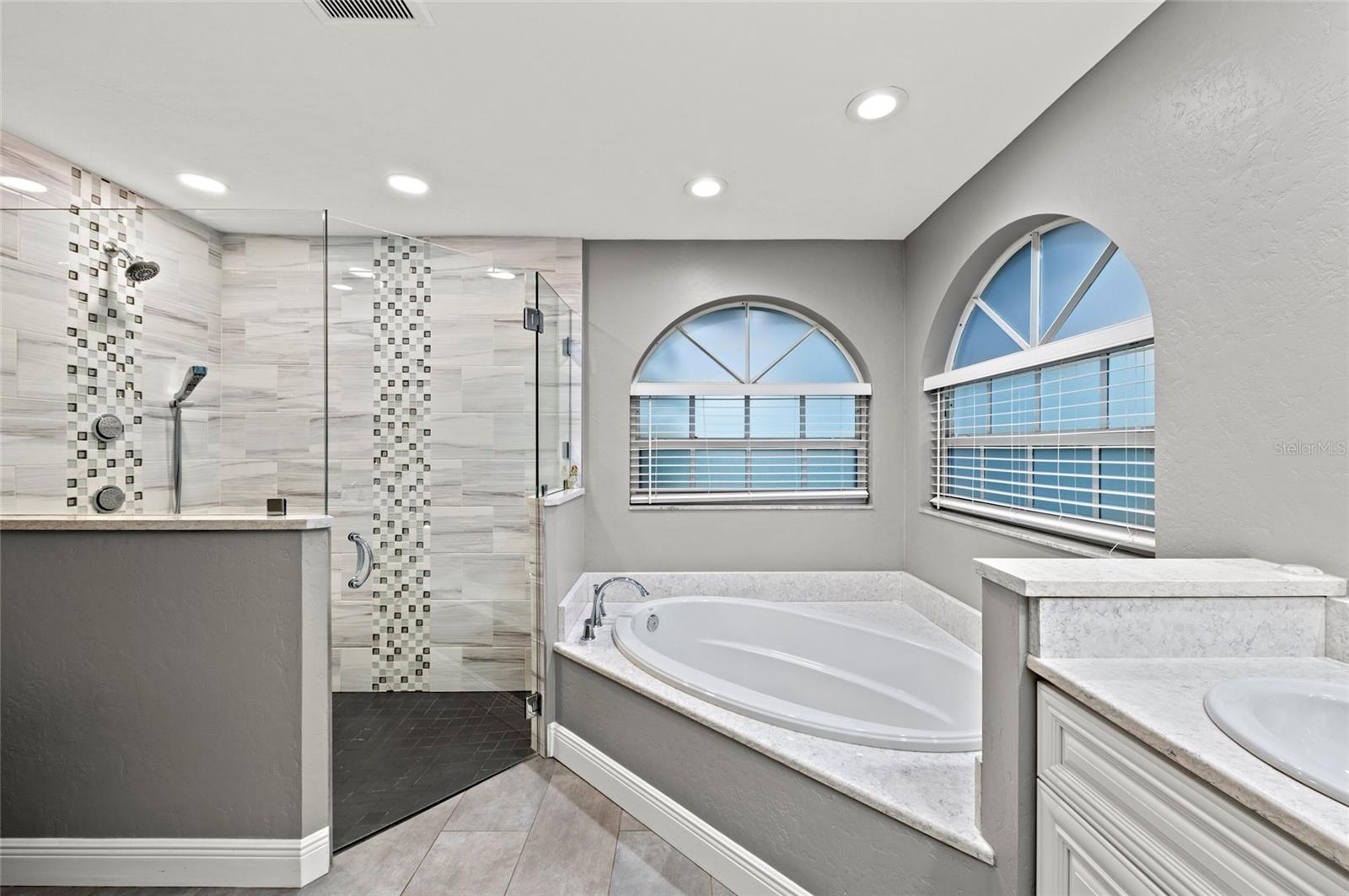 A4661889 Property Photo