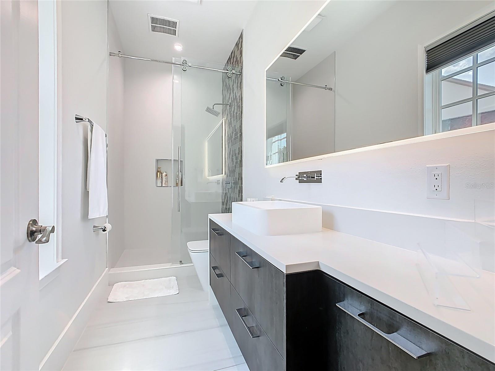 O6335502 Property Photo