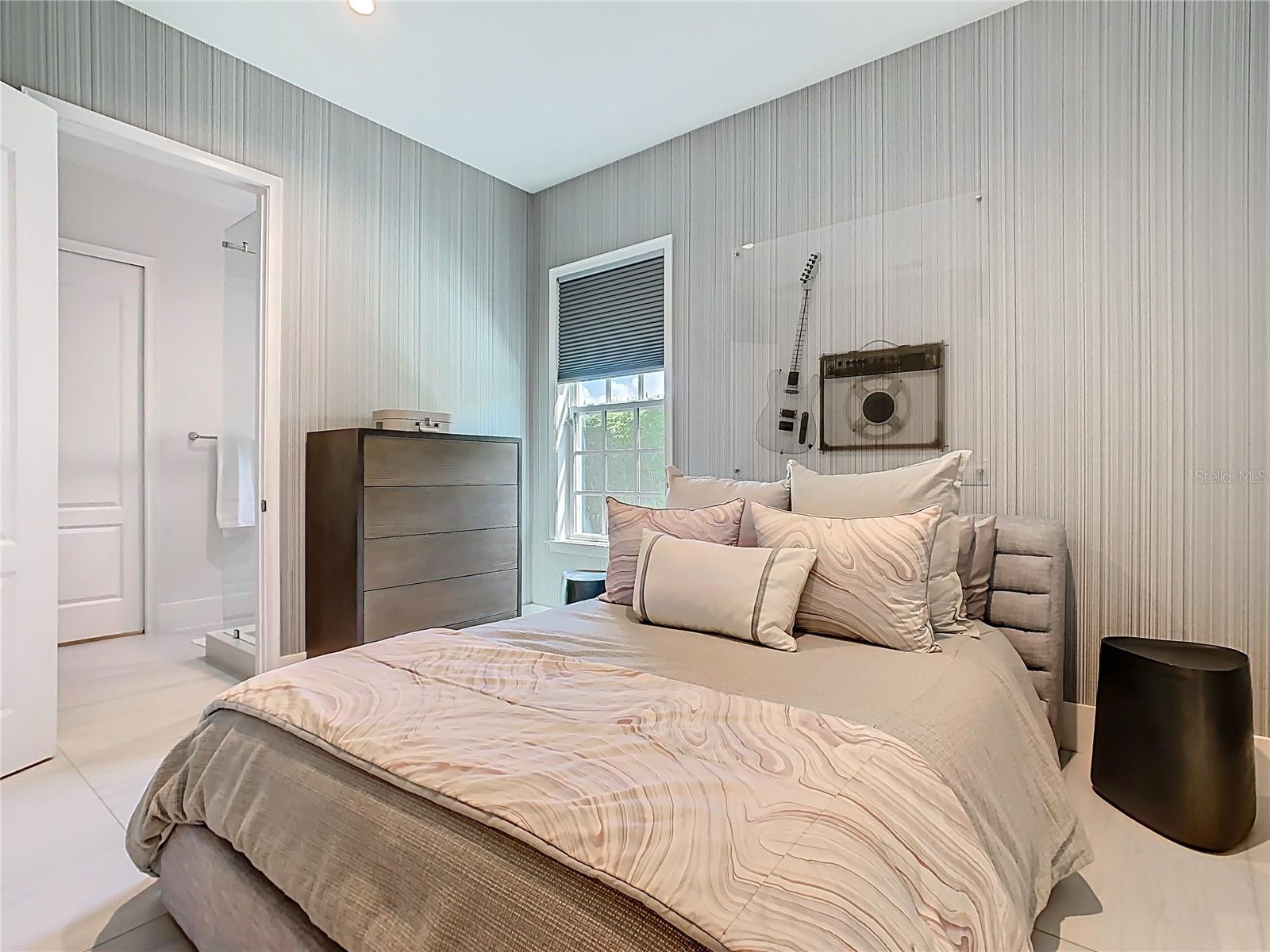 O6335502 Property Photo