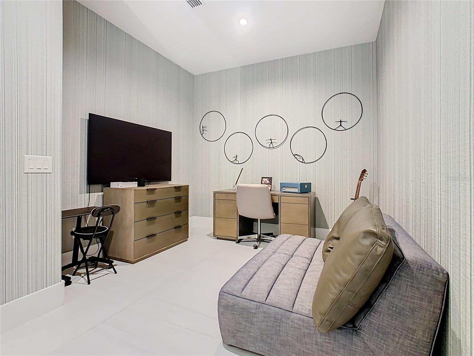 O6335502 Property Photo